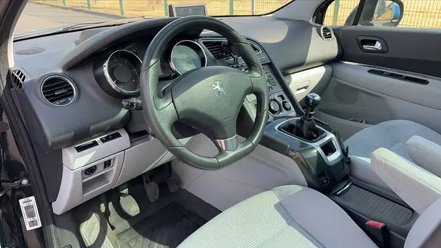 Peugeot 5008 view 8