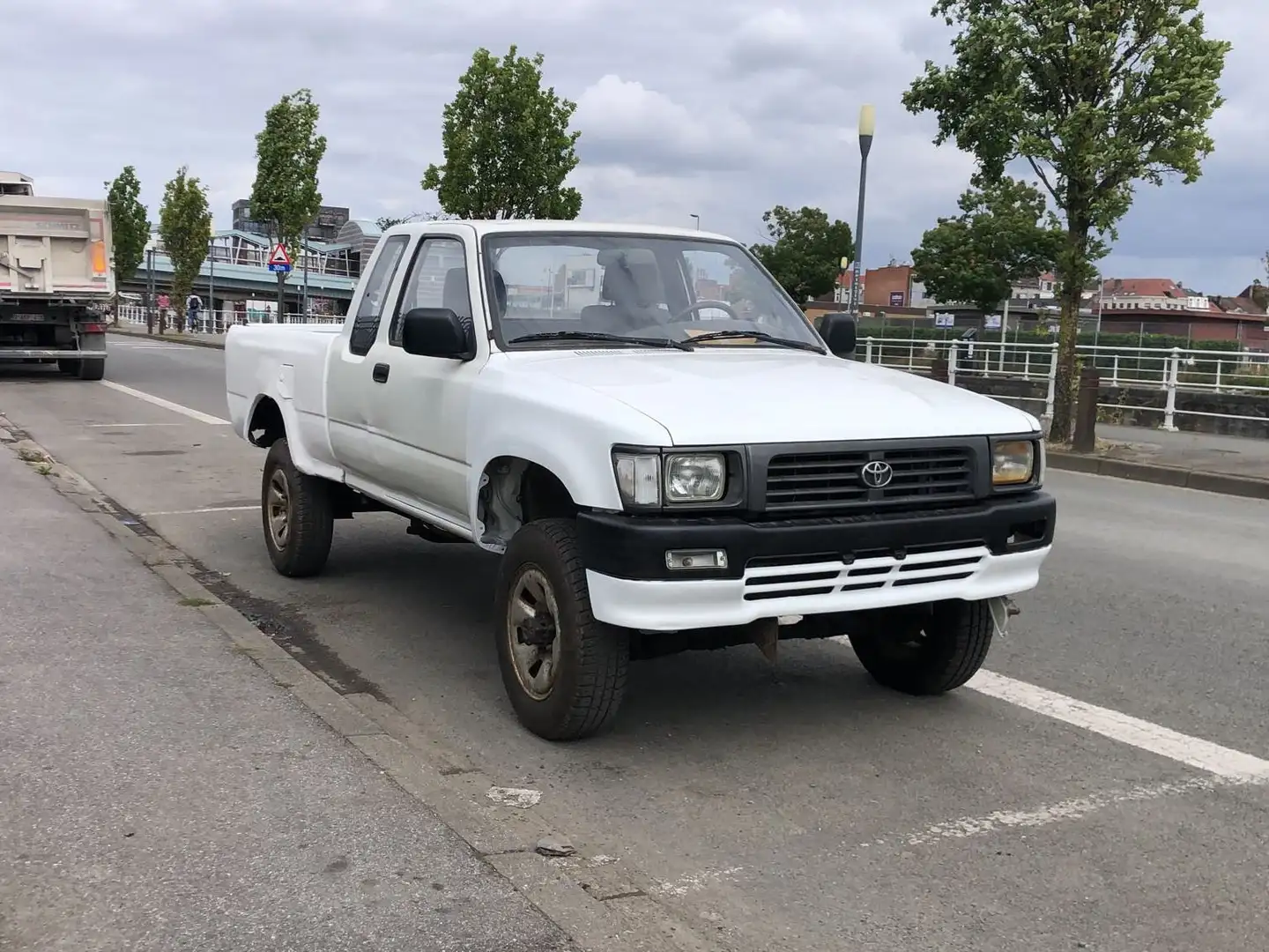 Toyota Hilux 2.4 D 4WD LX - 1