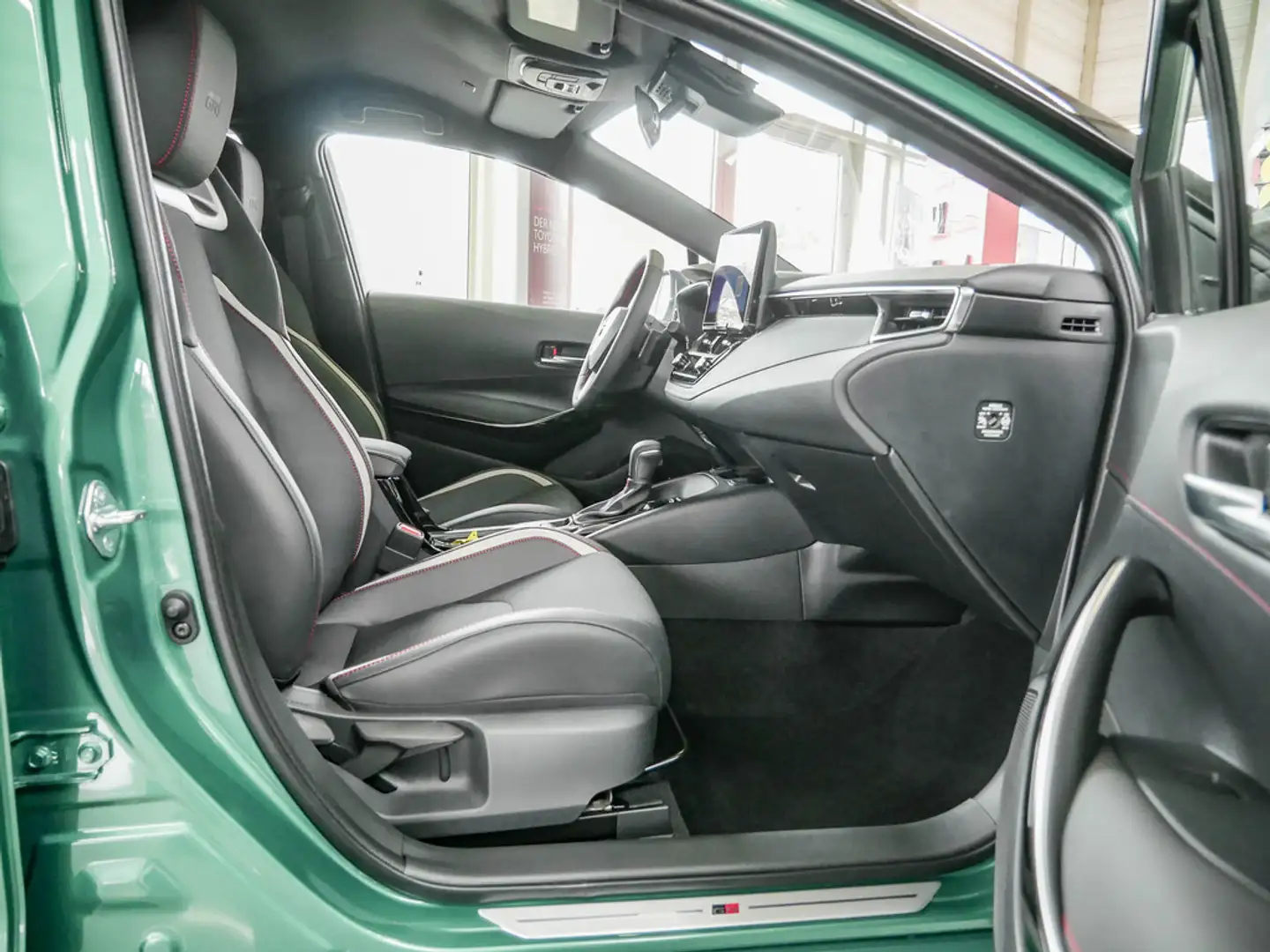 Toyota Corolla Touring Sports GR Sport 2.0 ACC LED Verde - 2