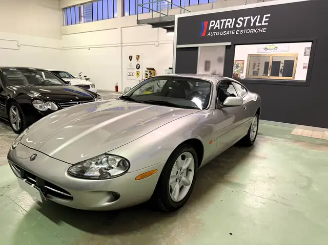 Jaguar XK8 XK8 Coupe 4.0