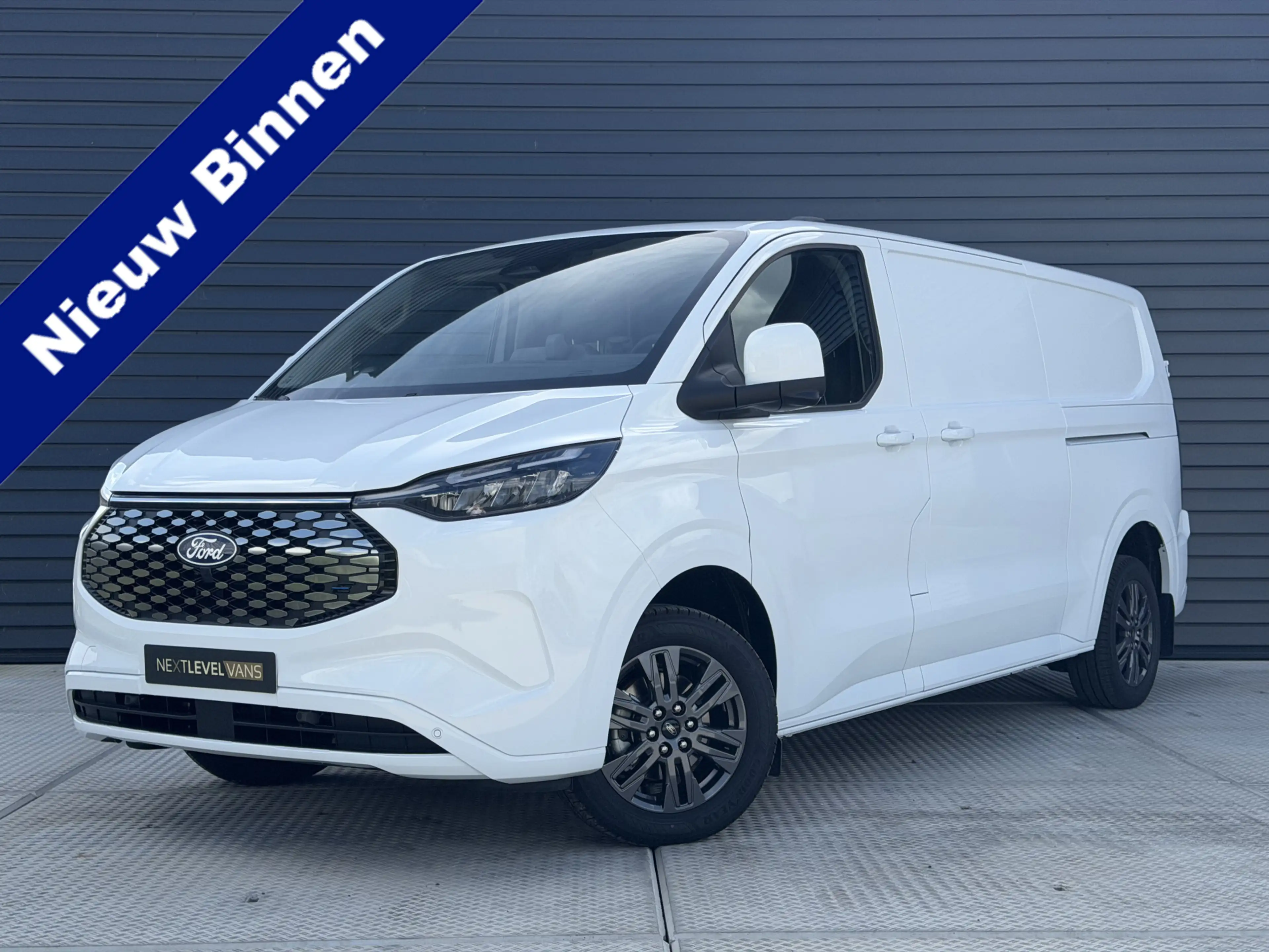 Ford Transit Custom E-Transit 340 L2H1 Limited 71 kWh | 360 Camera | P