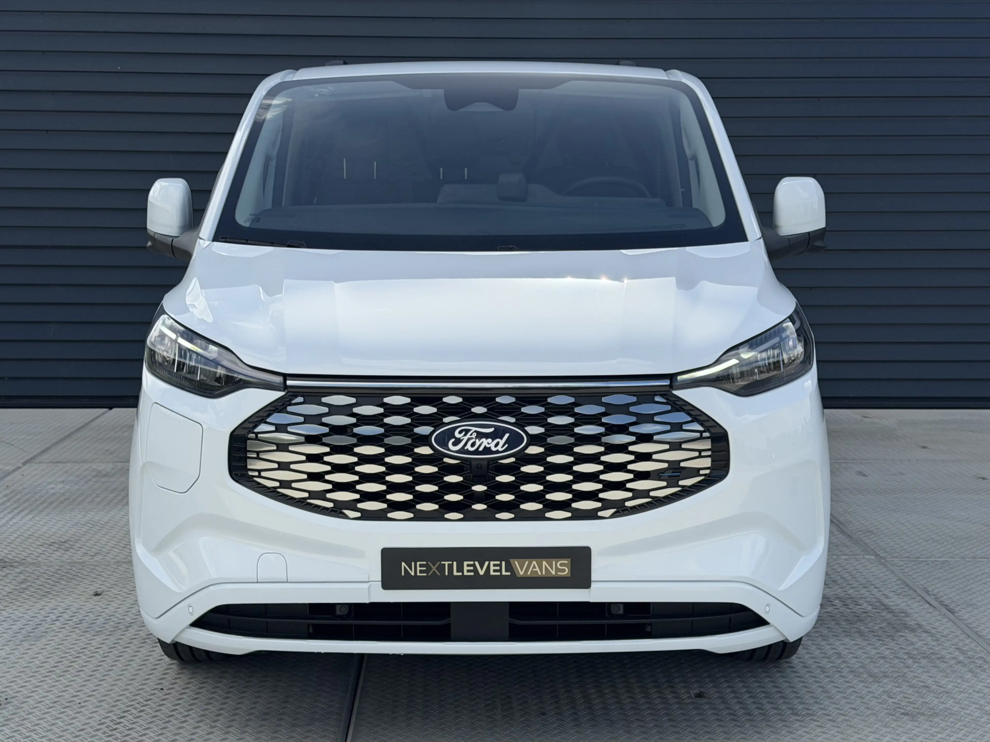 Ford Transit Custom E-Transit 340 L2H1 Limited 71 kWh | 360 Camera | P — photo 2