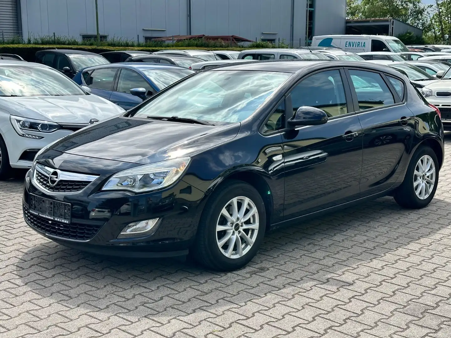 Opel Astra J Lim. 5-trg. Edition Zwart - 1