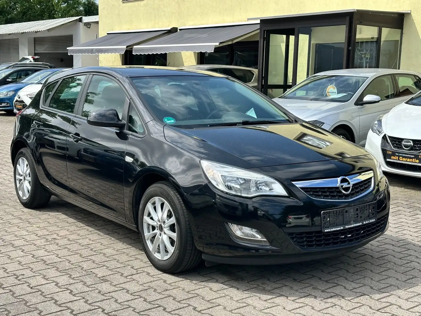 Opel Astra J Lim. 5-trg. Edition Zwart - 2