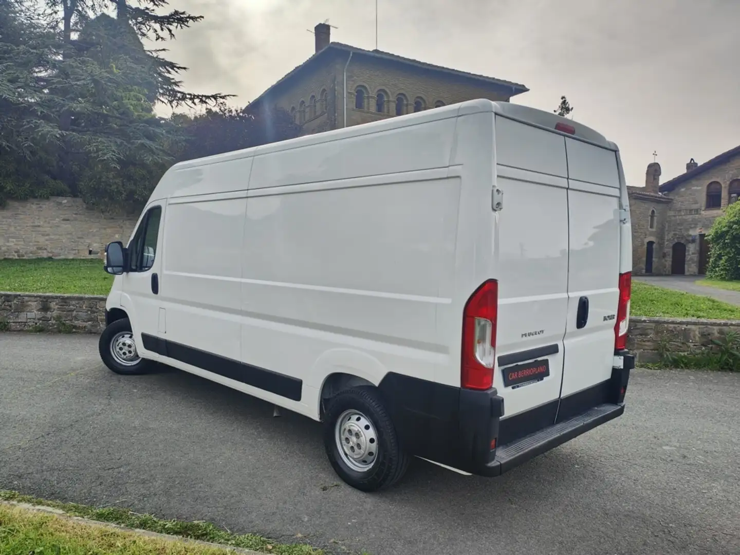 Peugeot Boxer Furgón 2.2BlueHDI 335 L3H2 Asphalt S&S 140 Blanco - 2