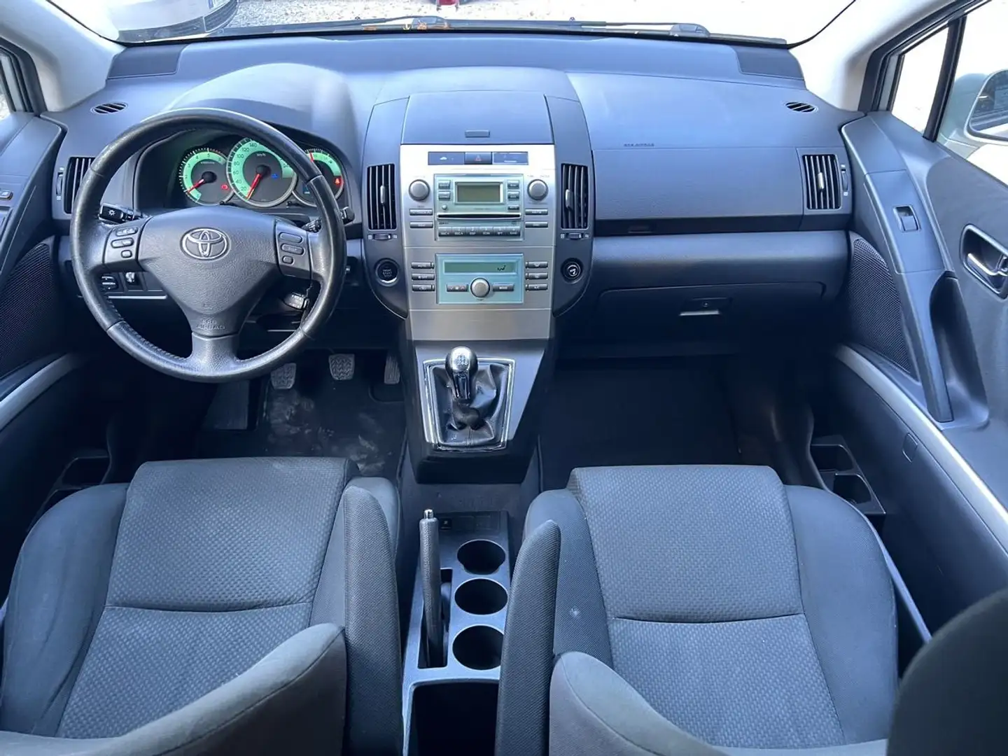 Toyota Corolla Verso 2.2d 136cv 2ème main 7 places Beige - 2