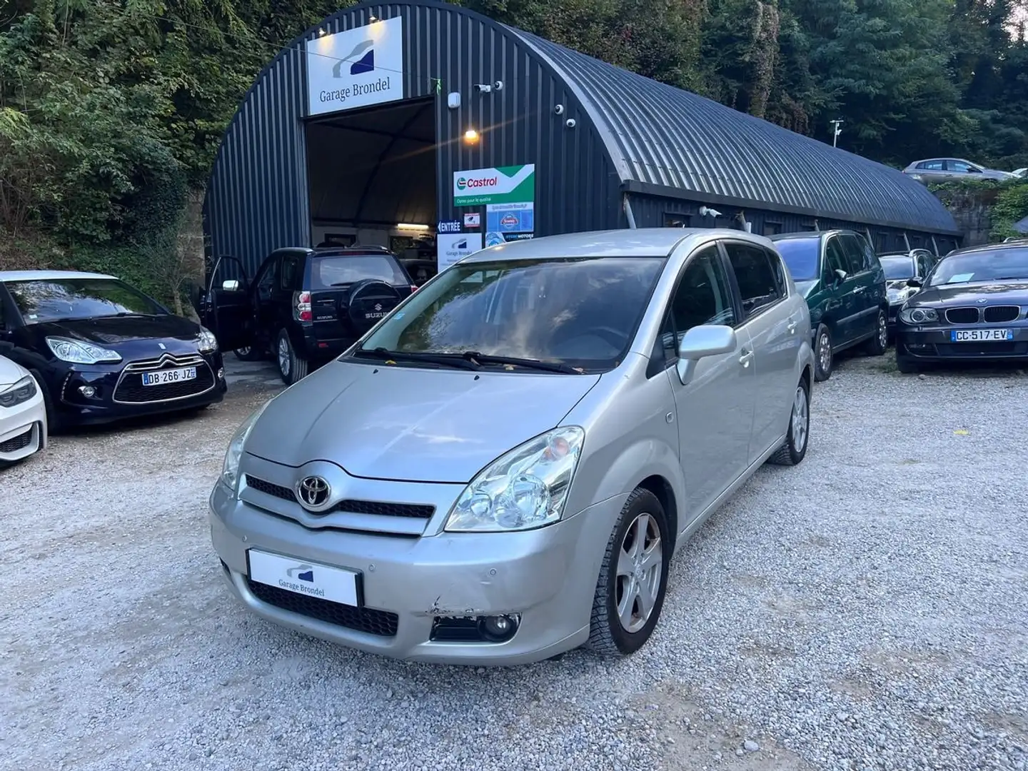 Toyota Corolla Verso 2.2d 136cv 2ème main 7 places Beige - 1