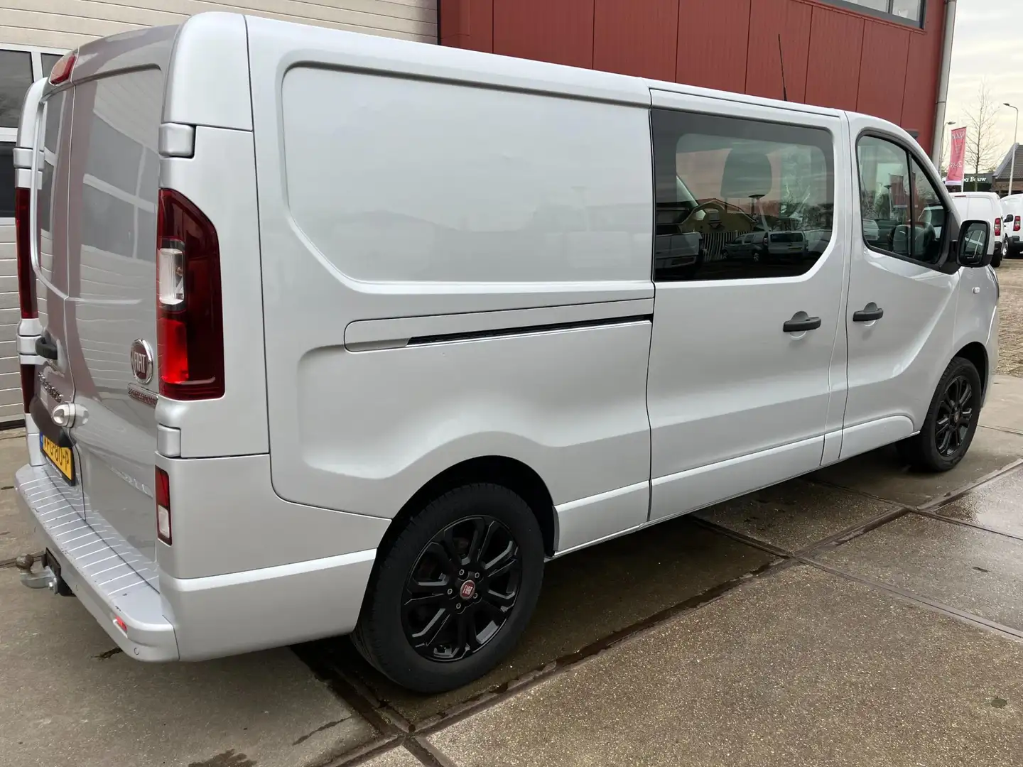 Fiat Talento 2.0 MultiJet L2H1 Business Pro DC Grijs - 2