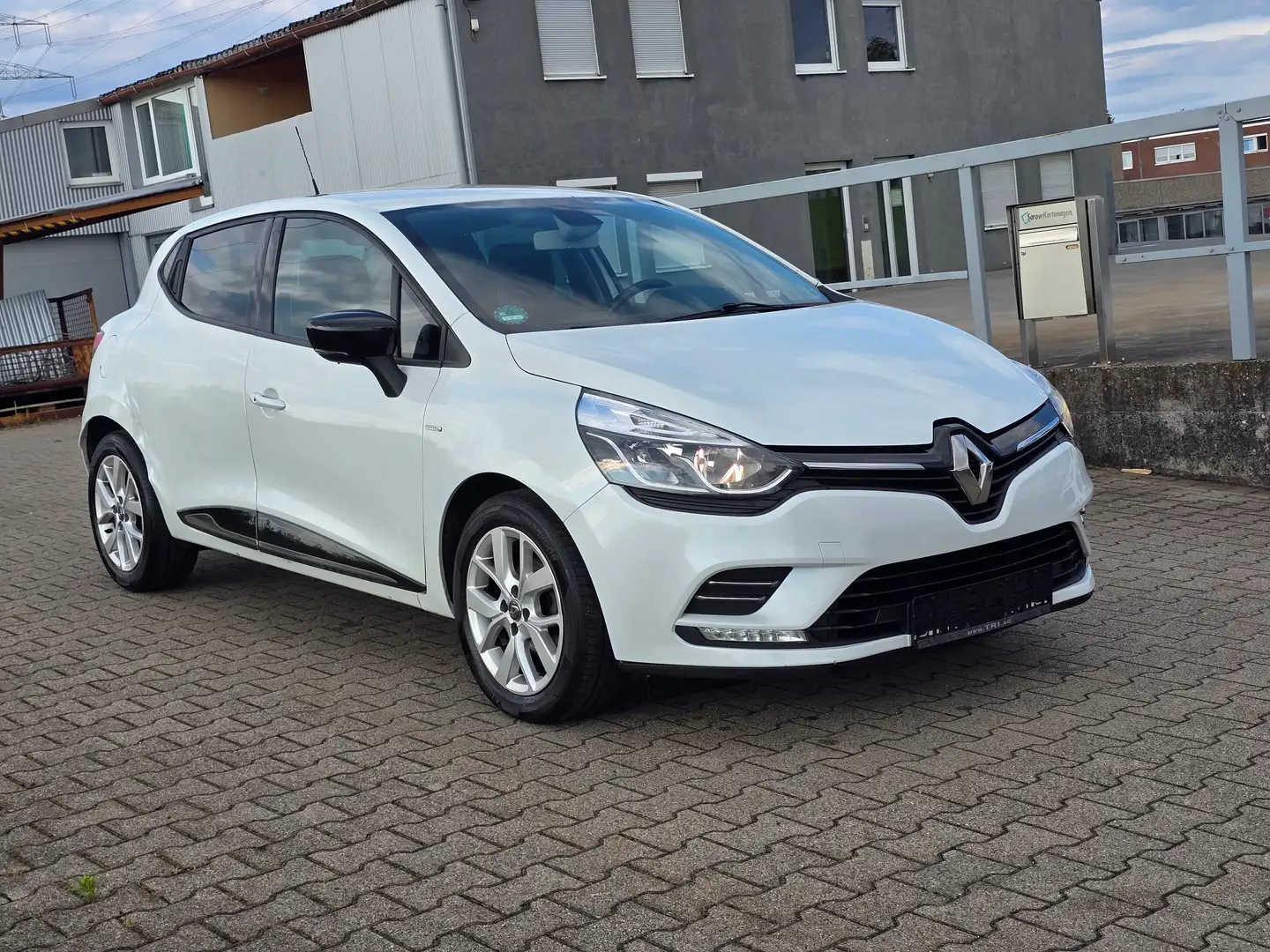 Renault Clio Limited - 1