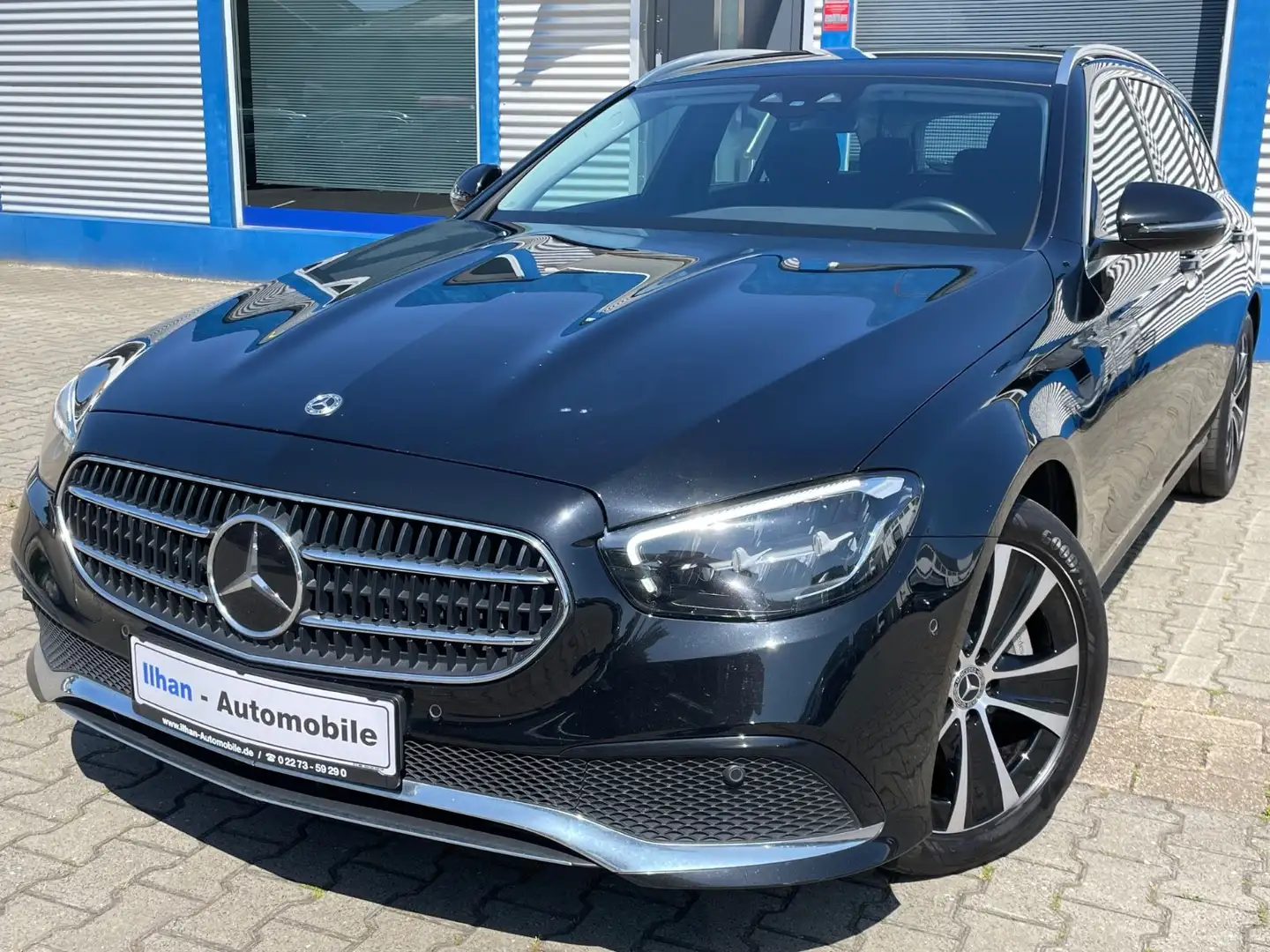 Mercedes-Benz E 300 de T-Modell*LED*WIDESCREEN*RCAM*PDC*AHK* Schwarz - 1