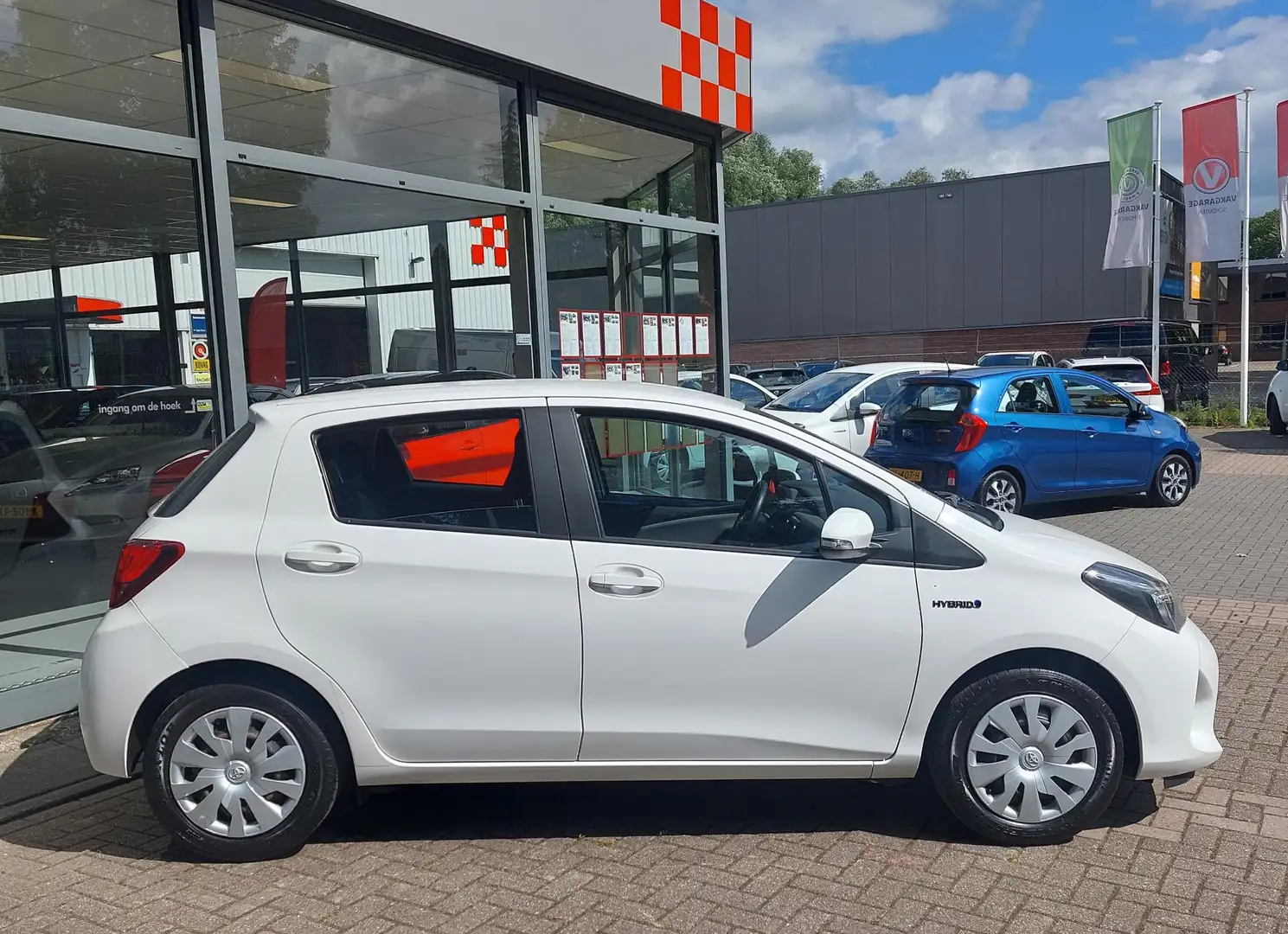 Toyota Yaris 1.5 Hybrid Aspiration Wit - 2