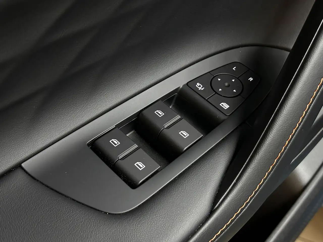 MG HS 1.5 TGDI Luxury >NAV+360+VIRTU+ACC+LEDER+SHZ+, миниатюра 24