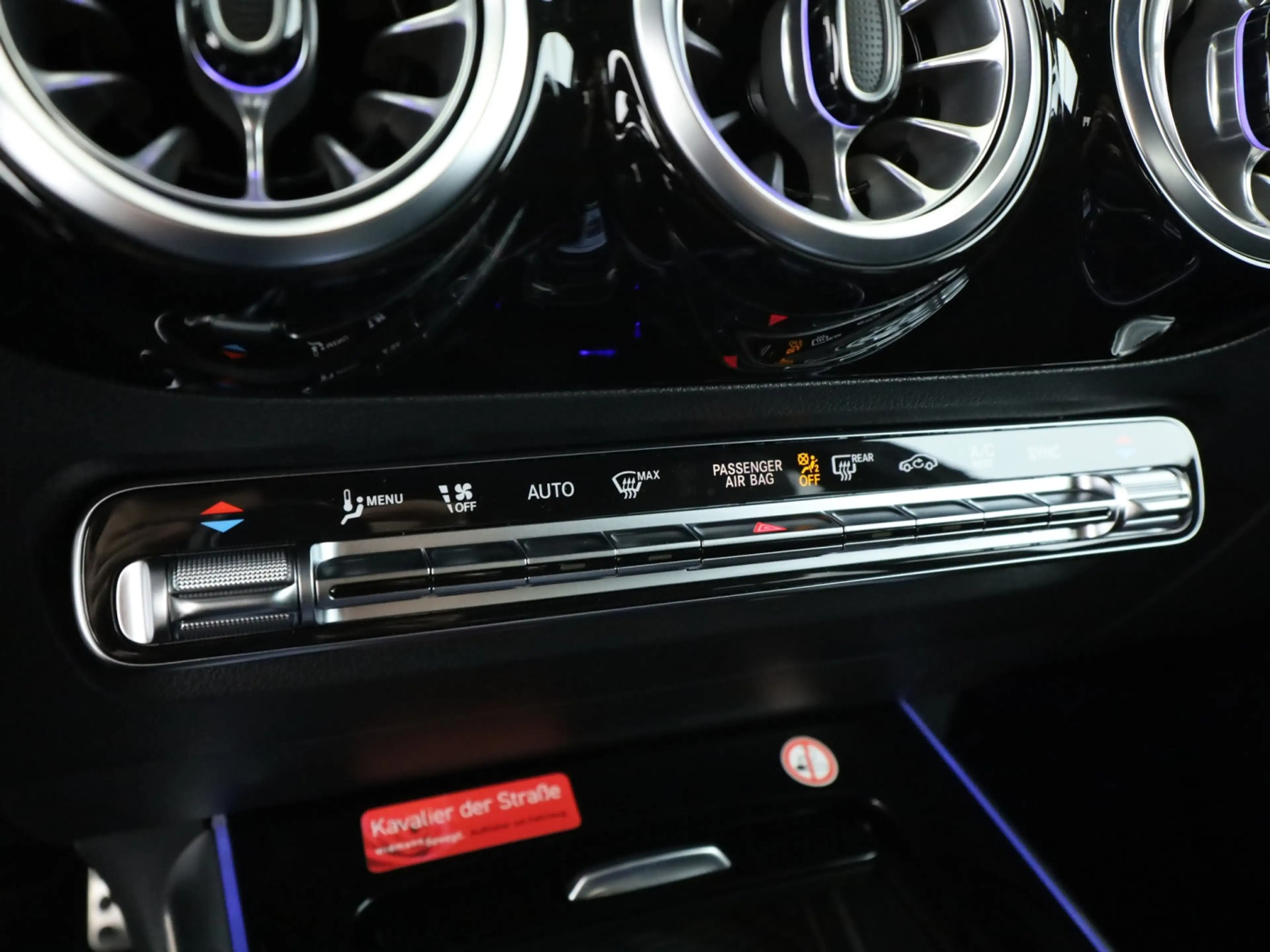 Mercedes-Benz GLA 220 d 4MATIC 360 ACC AHK AUT DynLicht Kam. — photo 14