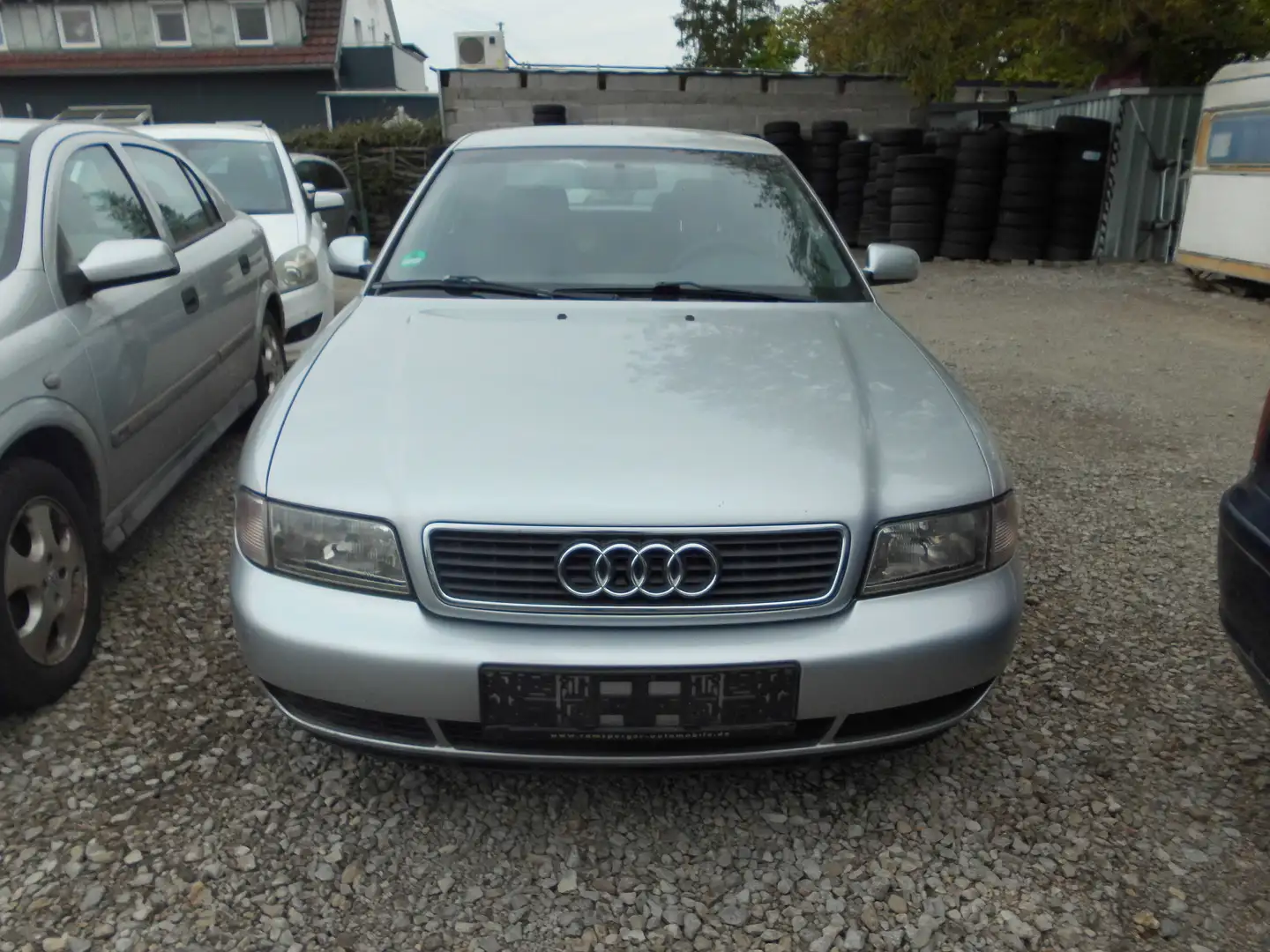 Audi A4 1.6 srebrna - 1