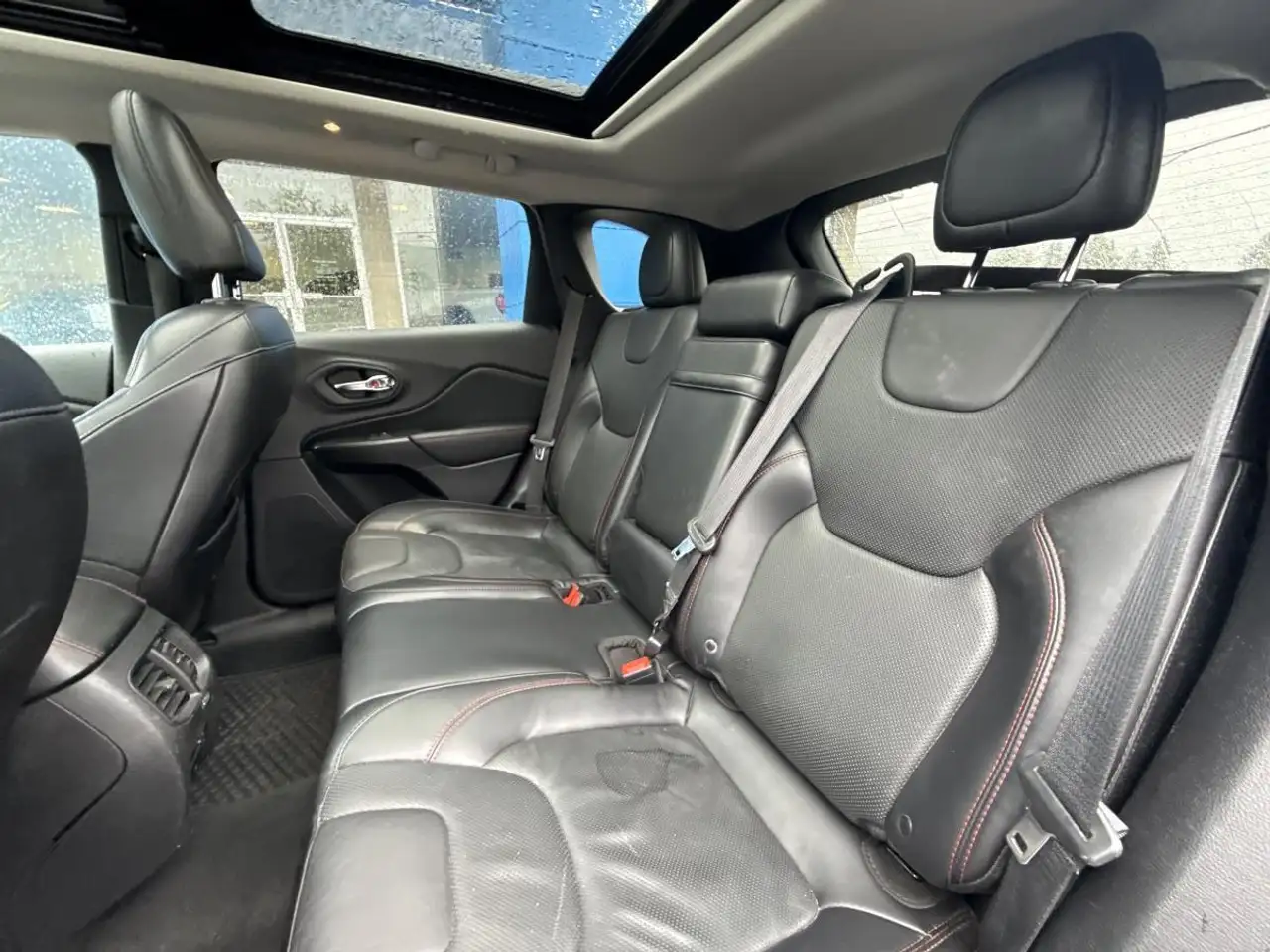 Jeep Cherokee снимка Jeep Cherokee