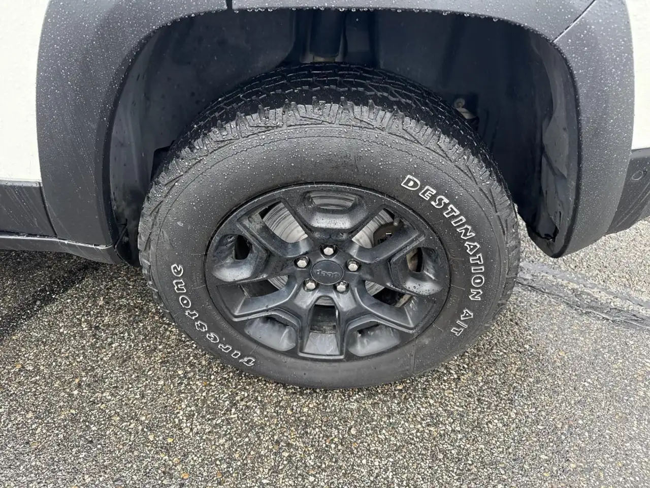 Jeep Cherokee снимка Jeep Cherokee
