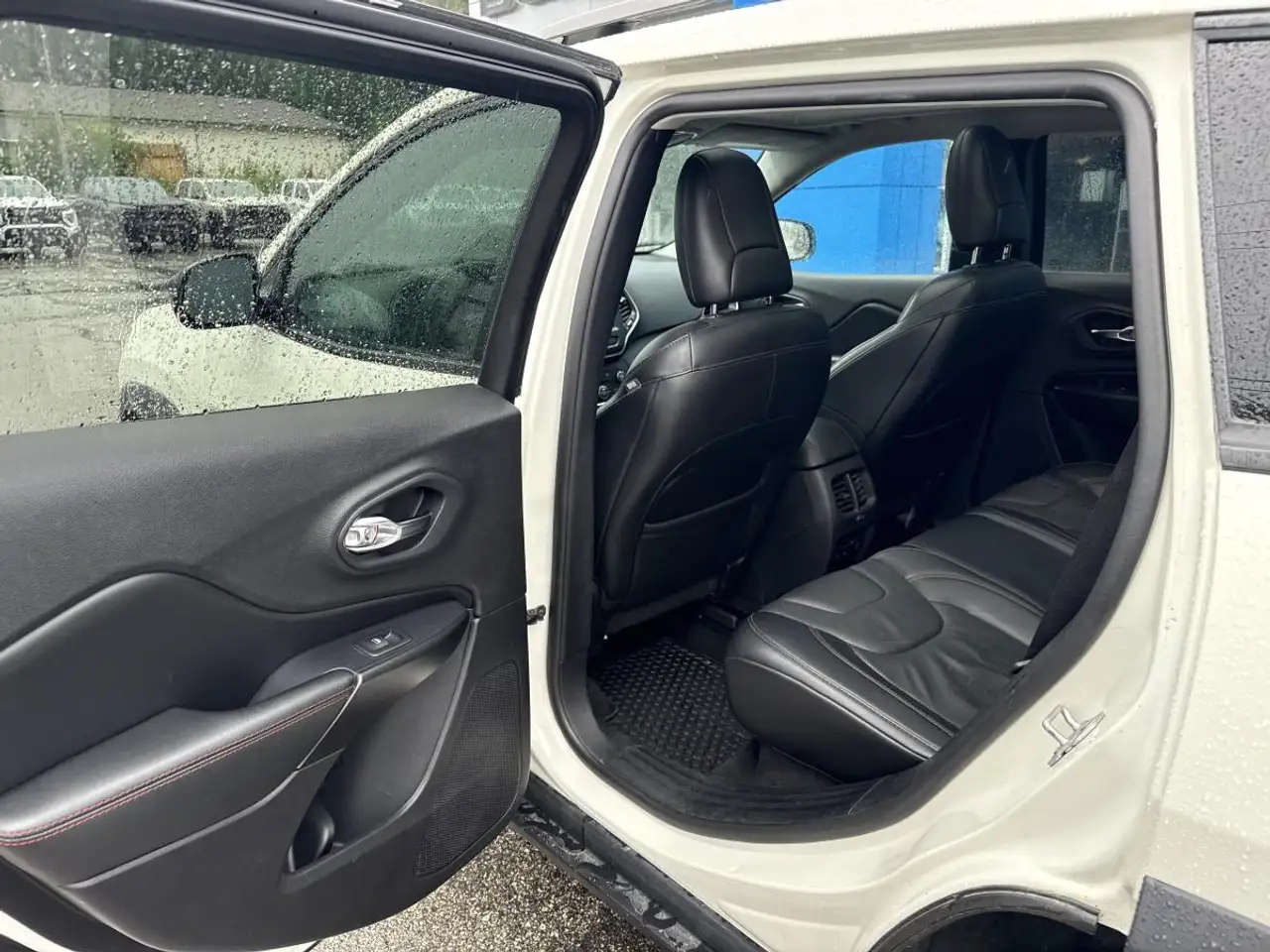 Jeep Cherokee снимка Jeep Cherokee