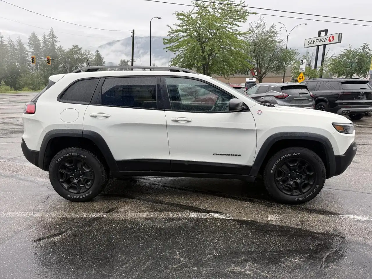 Jeep Cherokee снимка Jeep Cherokee