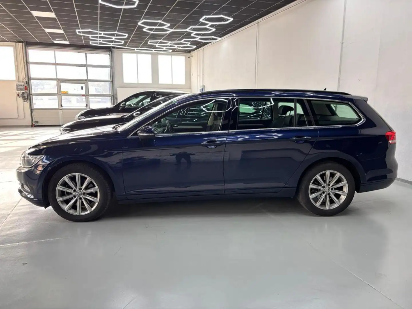 Volkswagen Passat Variant 1.6 TDI Business BMT Blu/Azzurro - 2