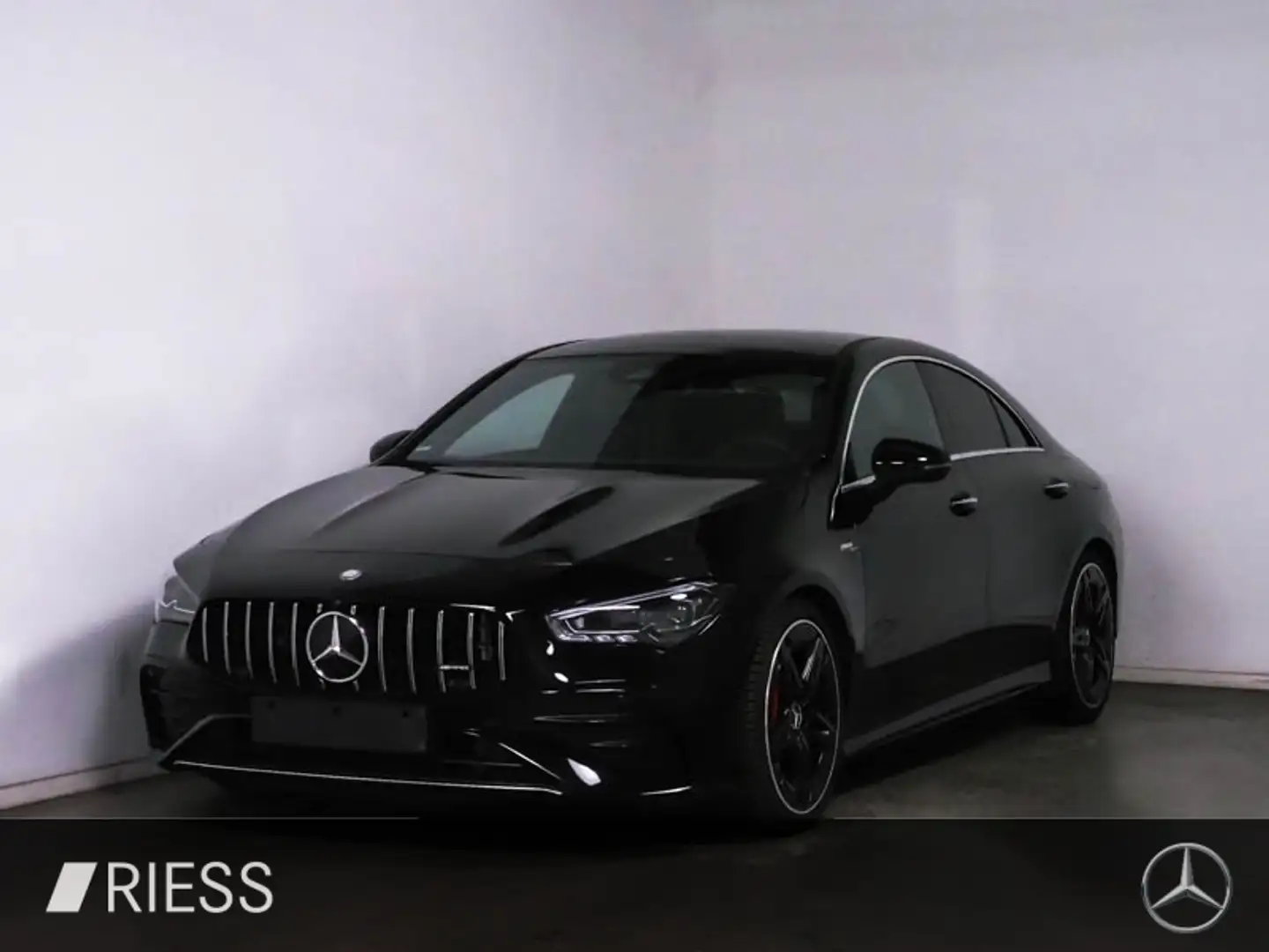 Mercedes-Benz CLA 35 AMG 4M AMG Sport Pano Burmes Perf Lenkrad 19" Schwarz - 1
