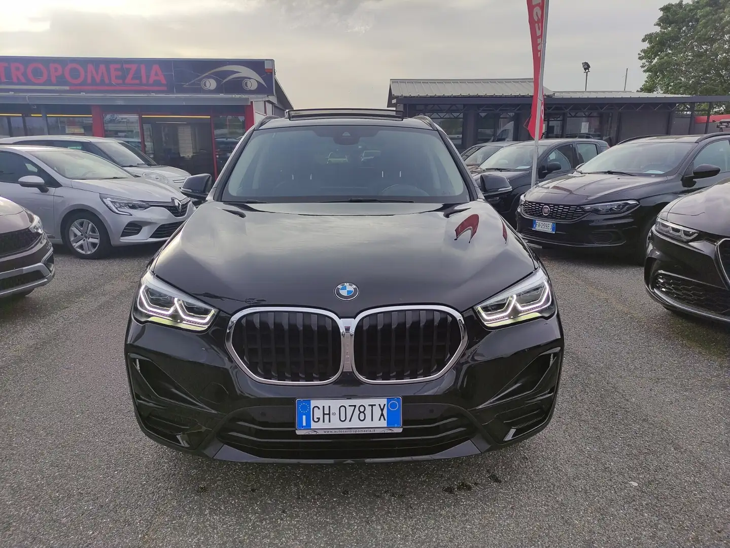 BMW X1 sDrive20d SPORT PANO LED HUD NAVI ASSIST PDC PELLE Nero - 2