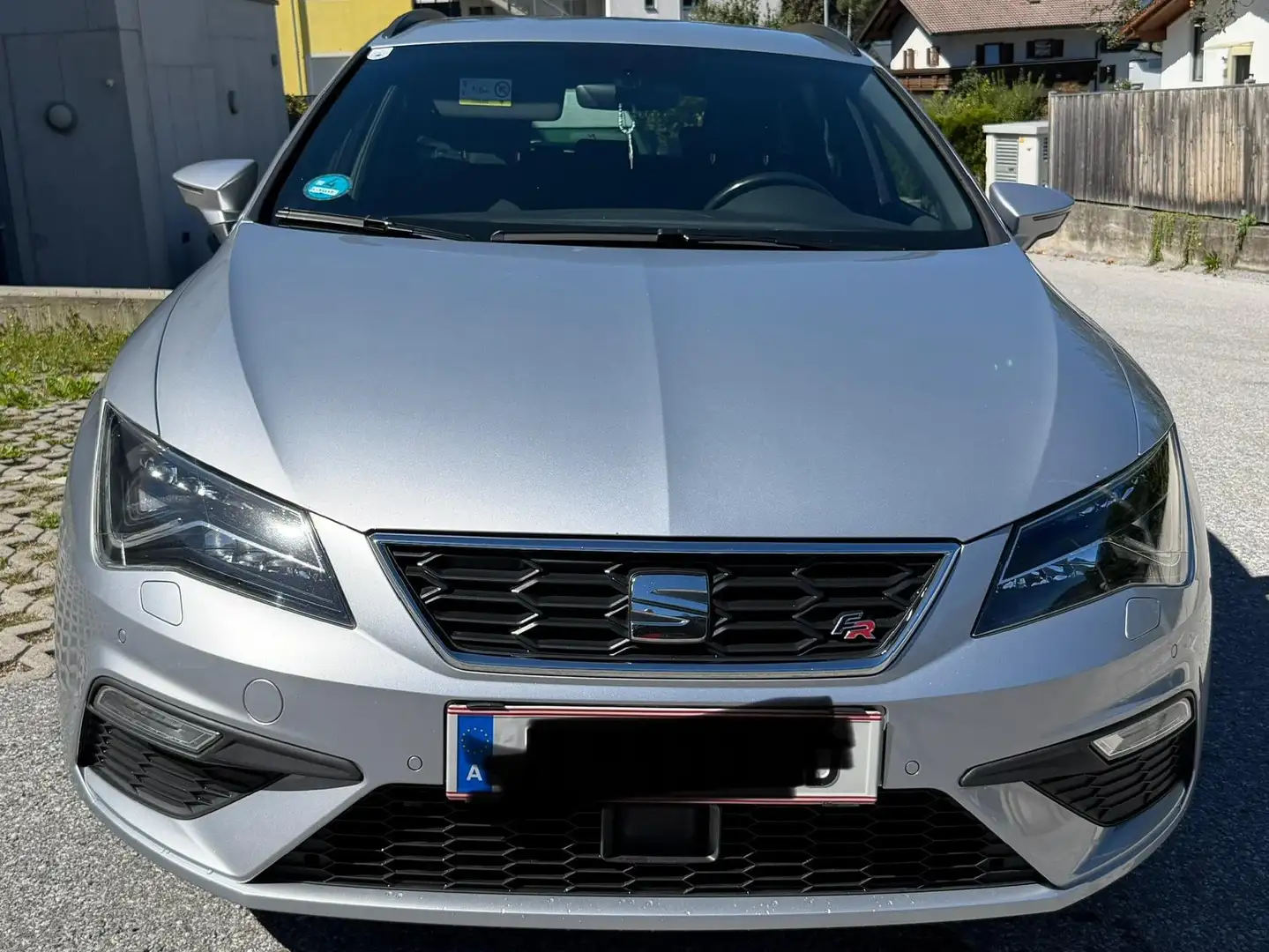 SEAT Leon Leon ST FR 2,0 TDI DSG 4Drive Start-Stopp FR Silber - 1