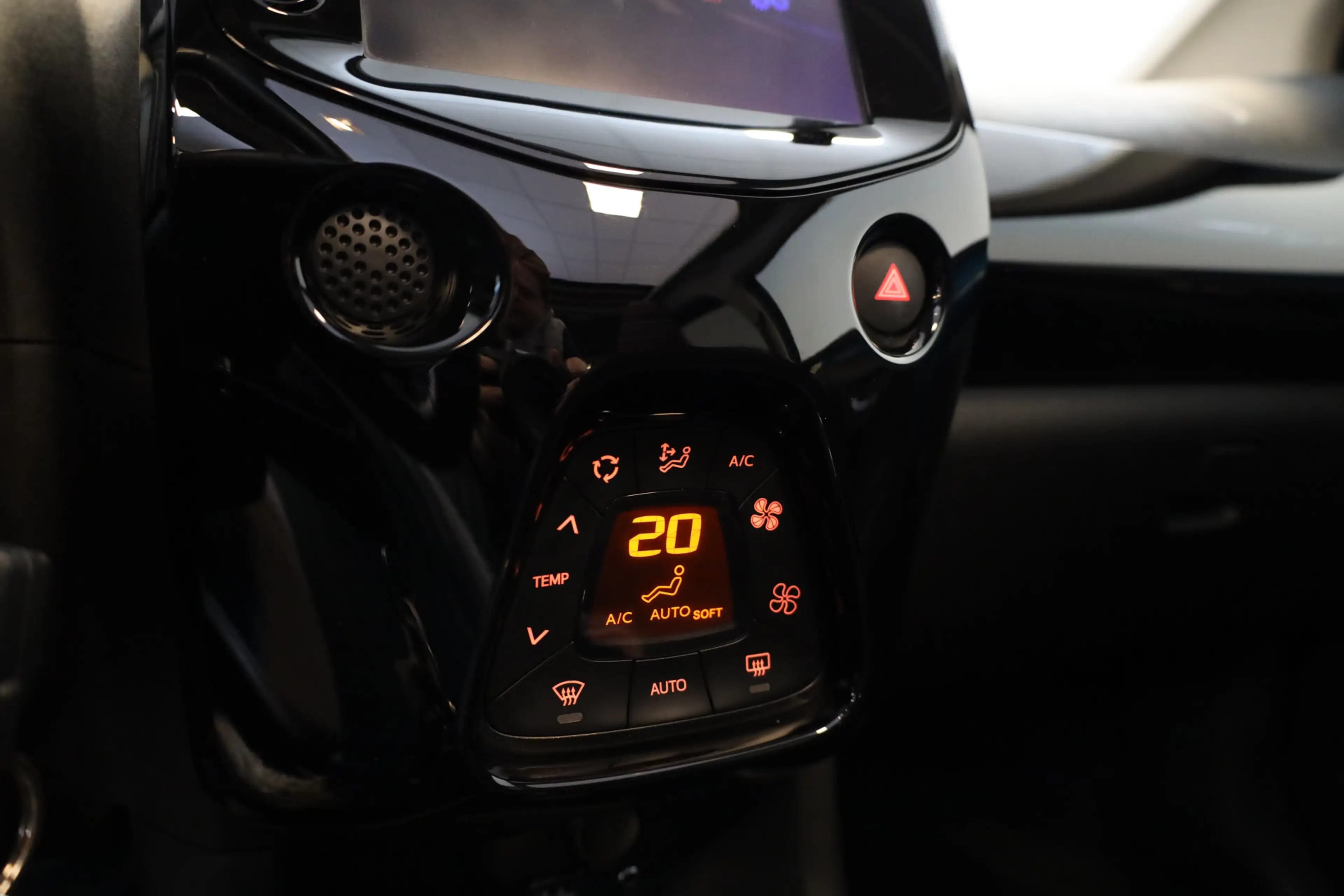 Citroen C1 VTi 72 Airscape Shine Carplay/AndroidAuto | 15" LM — photo 18