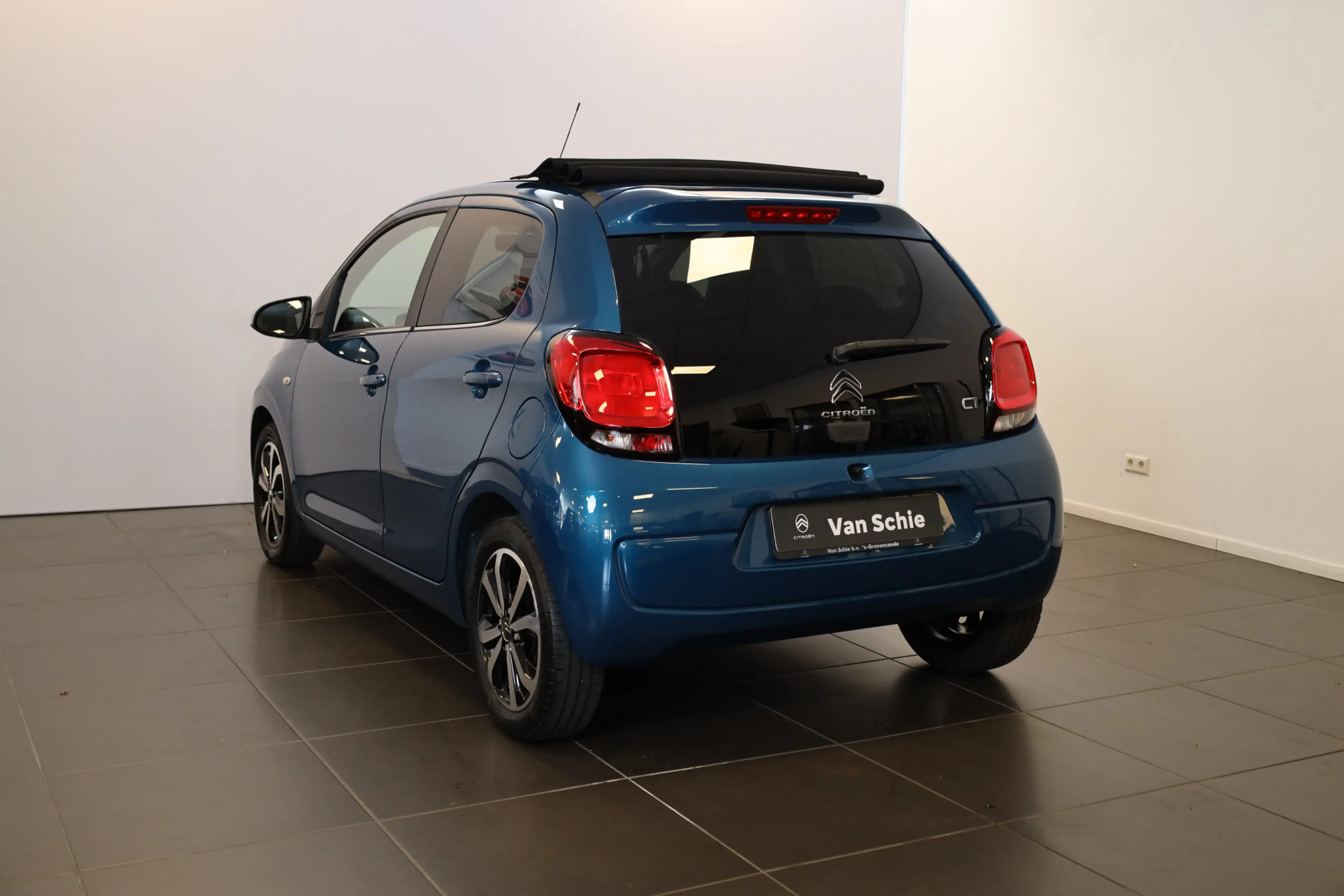 Citroen C1 VTi 72 Airscape Shine Carplay/AndroidAuto | 15" LM — photo 2