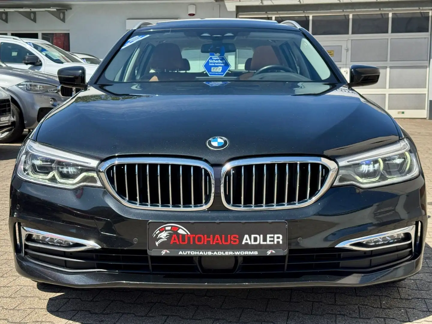 BMW 540 i xDrive Kombi*LUXURY LINE*KAMER*PANO*HUD*LED Zwart - 2