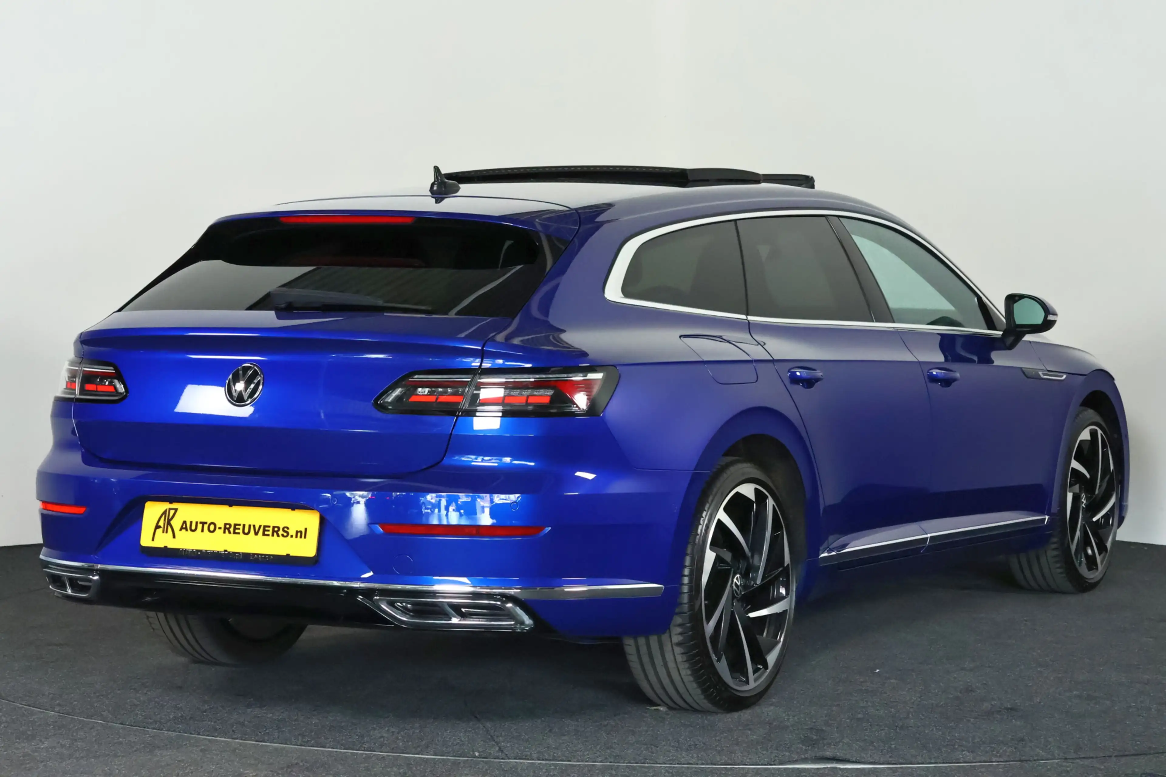Volkswagen Arteon Shooting Brake 1.4 TSI eHybrid R-Line+ SOH 98% / P — photo 2