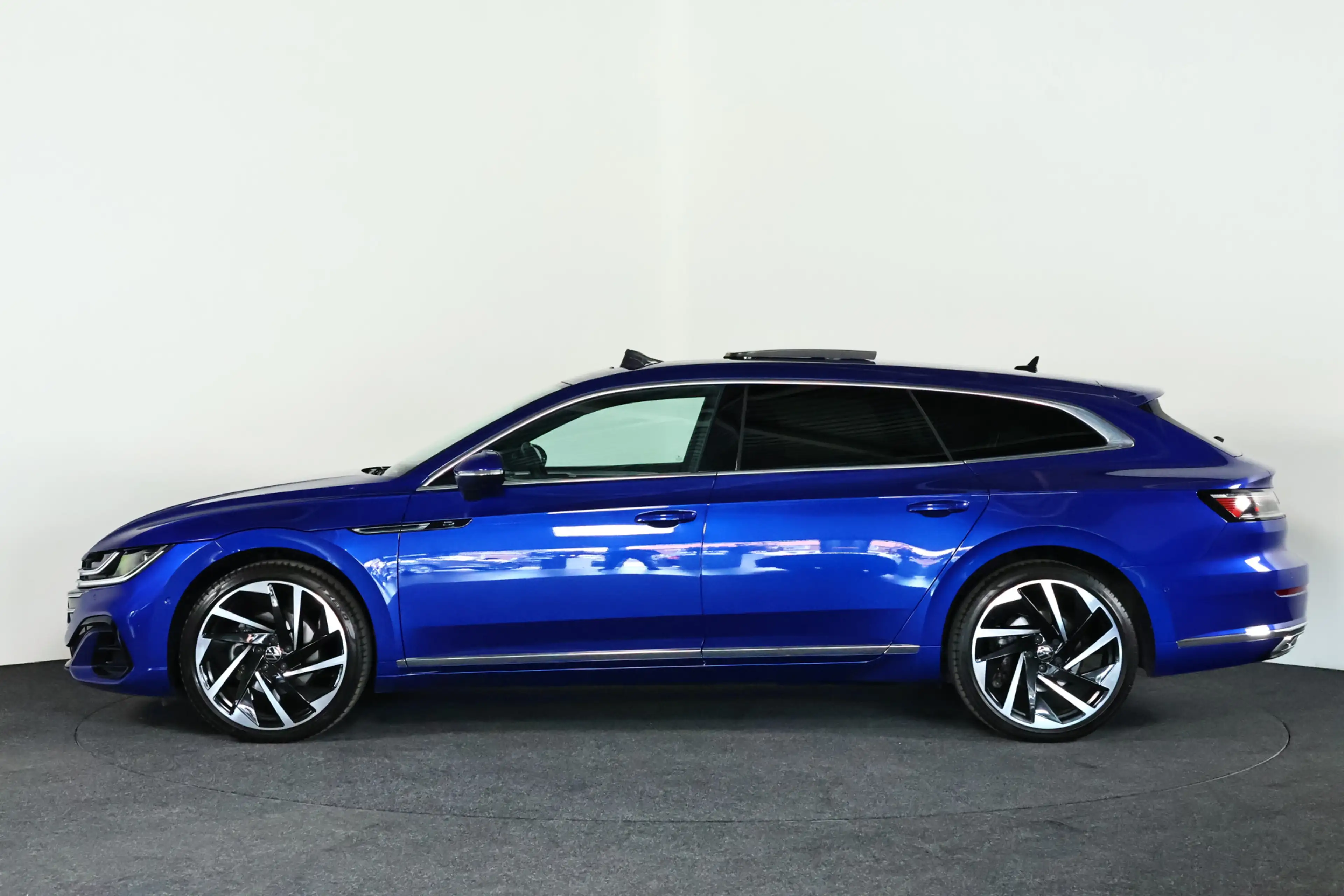 Volkswagen Arteon Shooting Brake 1.4 TSI eHybrid R-Line+ SOH 98% / P — photo 46