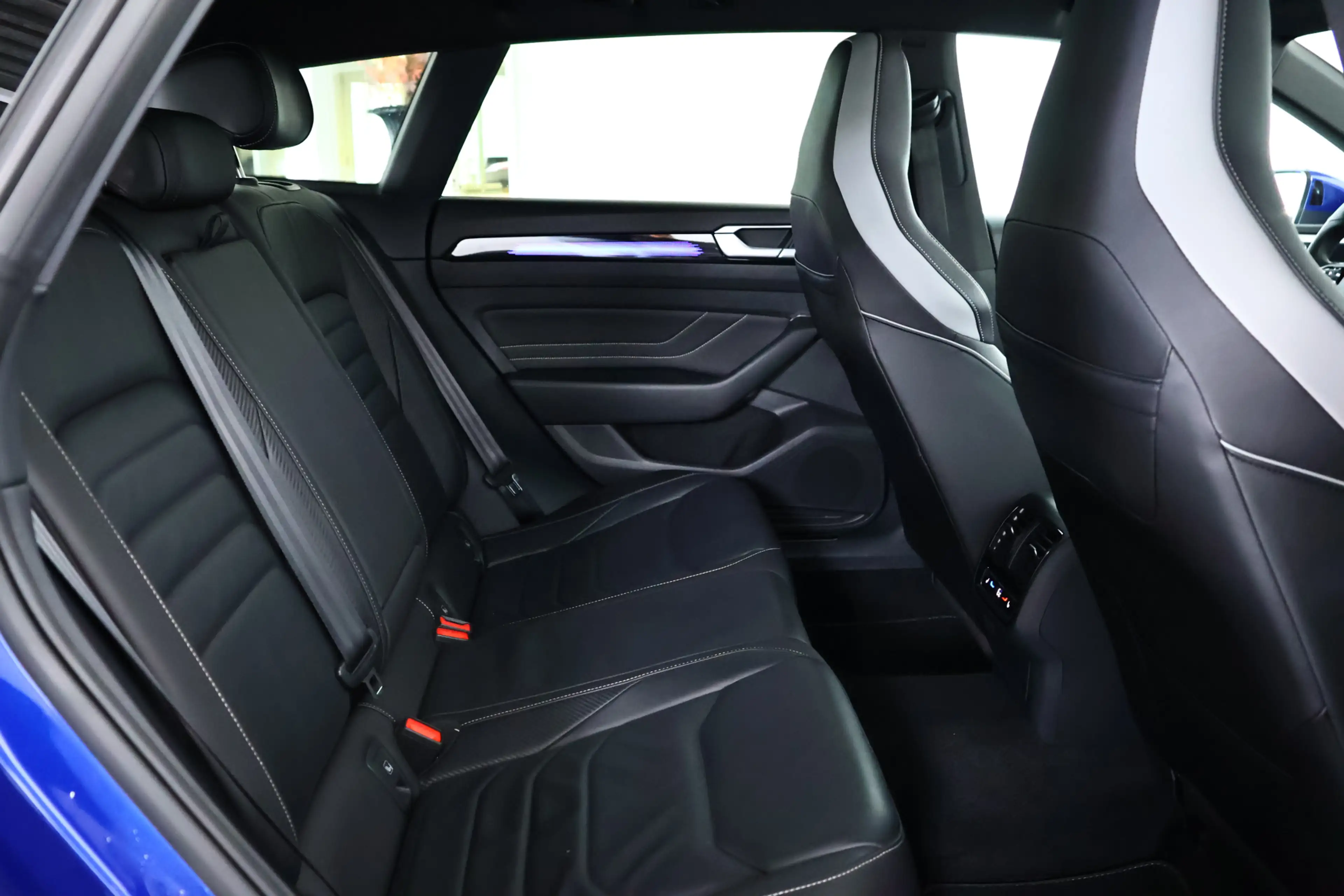 Volkswagen Arteon Shooting Brake 1.4 TSI eHybrid R-Line+ SOH 98% / P — photo 15