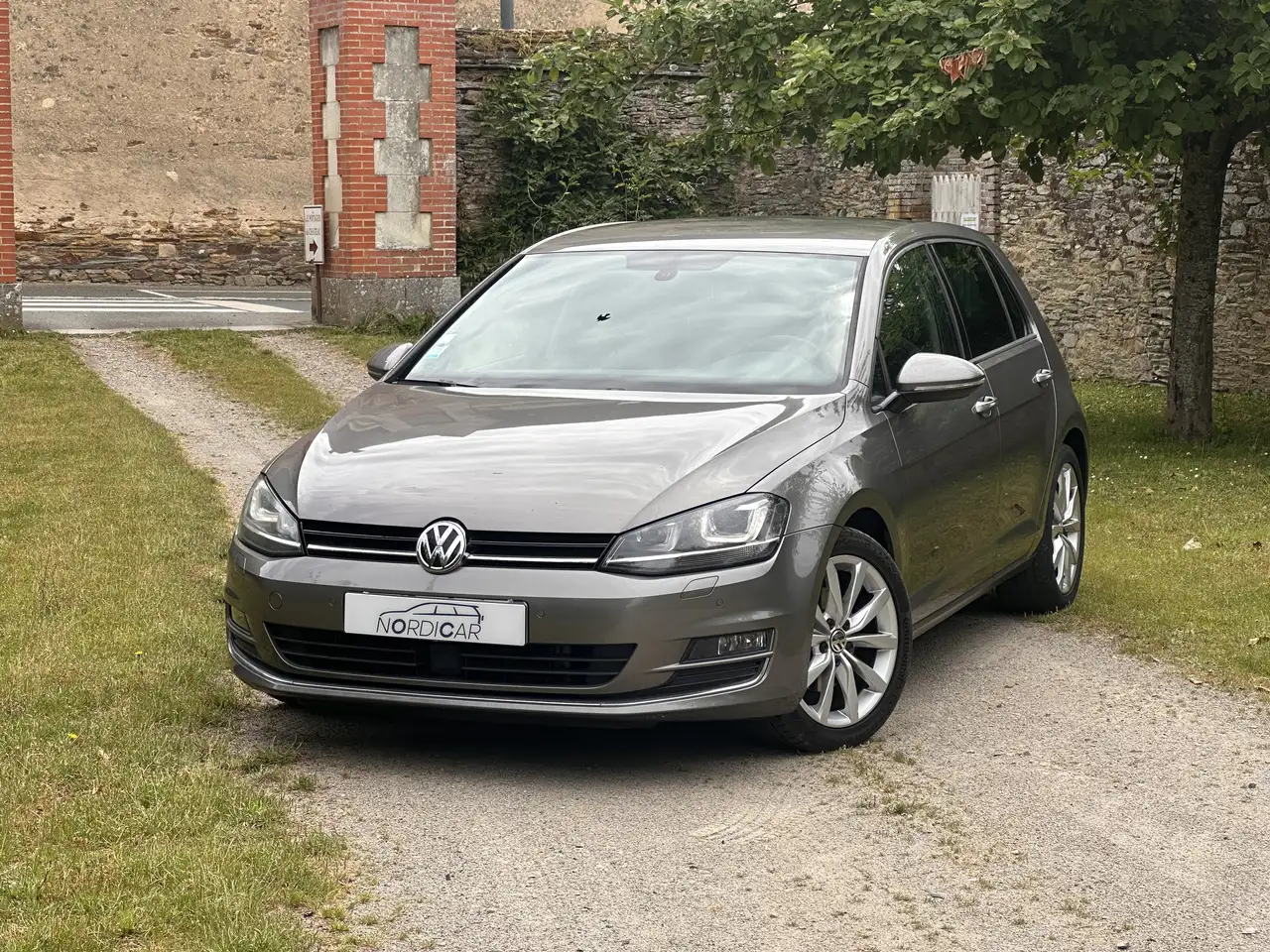 Volkswagen Golf Standard Model