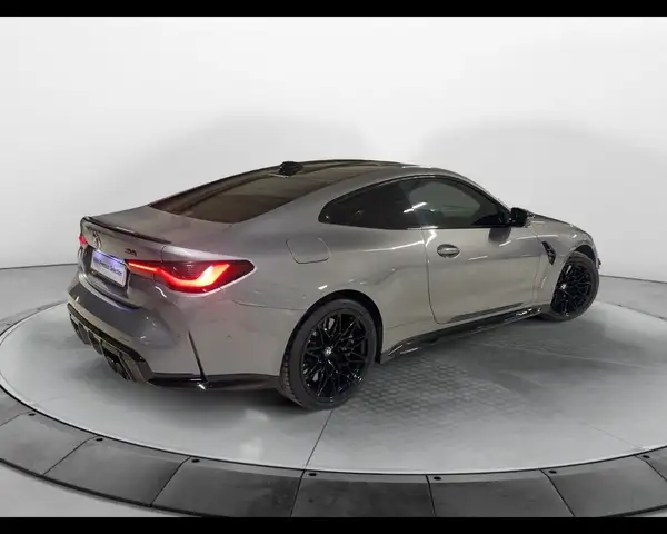 BMW M4 view 6