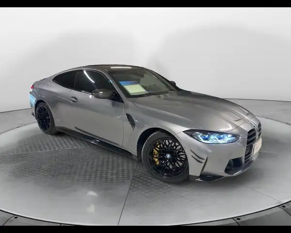 BMW M4 view 4