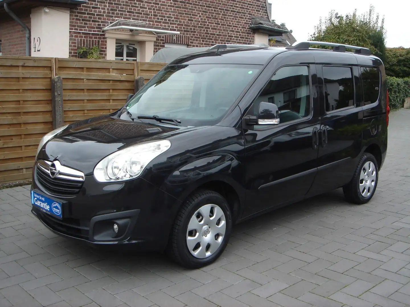 Opel Combo COMBO TOUR +1,4i TURBO+AHK+BLACK EDITION+SZHZG ! Noir - 1