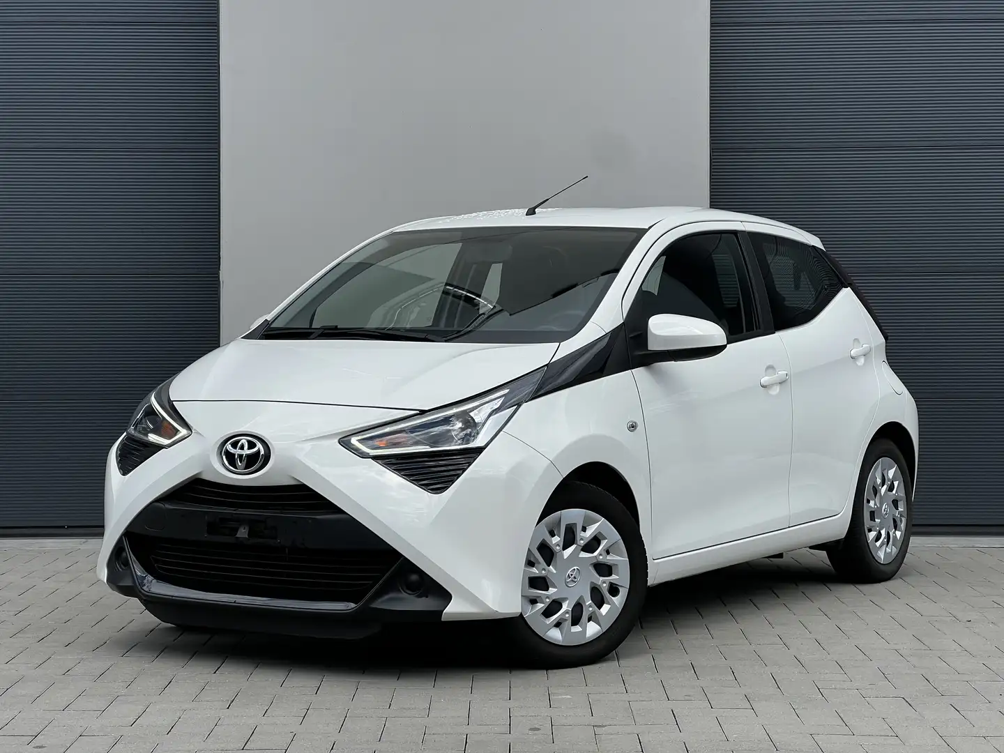 Toyota Aygo x-play club - 1