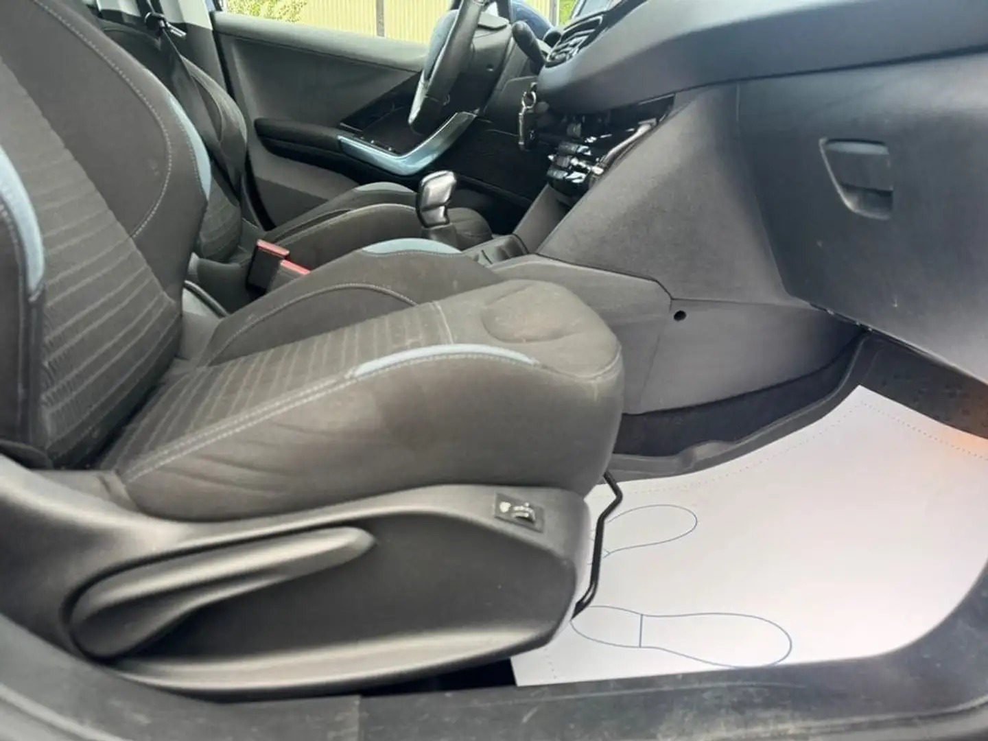 Peugeot 208 1.6 e-HDi 92ch BVM5 Féline - 2