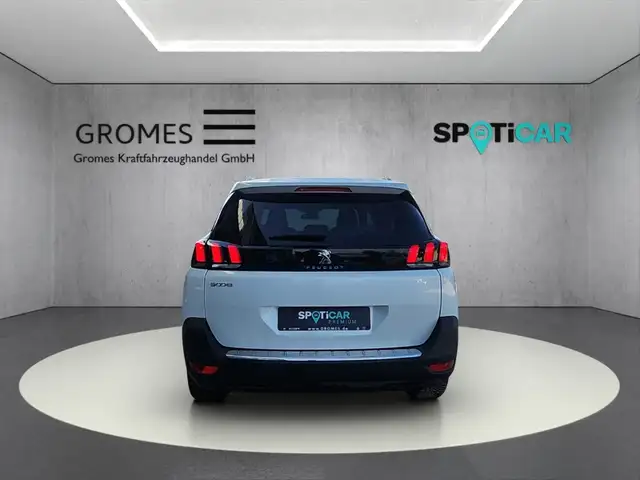 Peugeot 5008 view 4