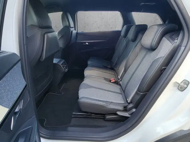 Peugeot 5008 view 8