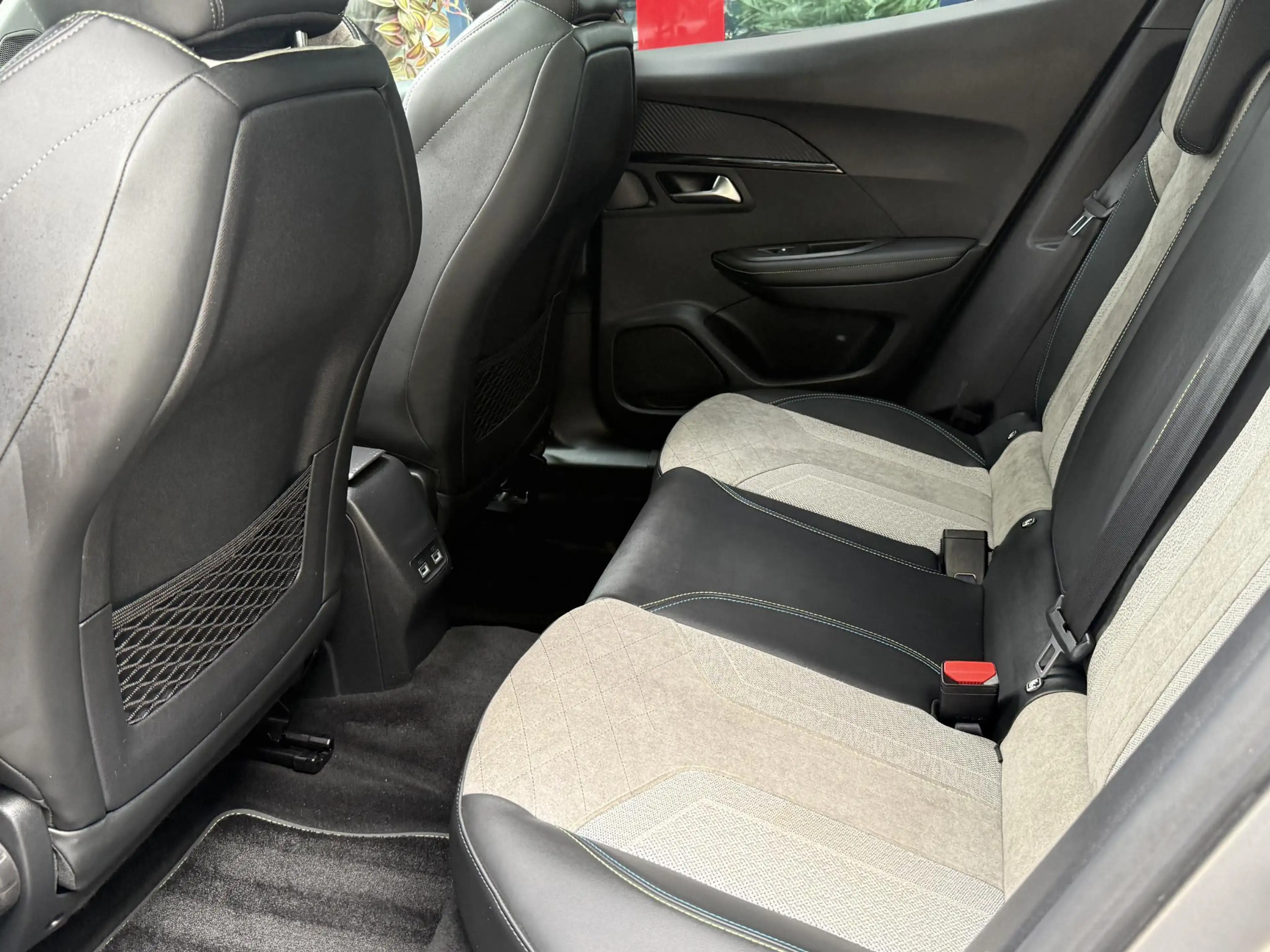 Peugeot e-2008 EV GT Pack 50 kWh | Panoramadak | Navigatie | ECC — photo 28