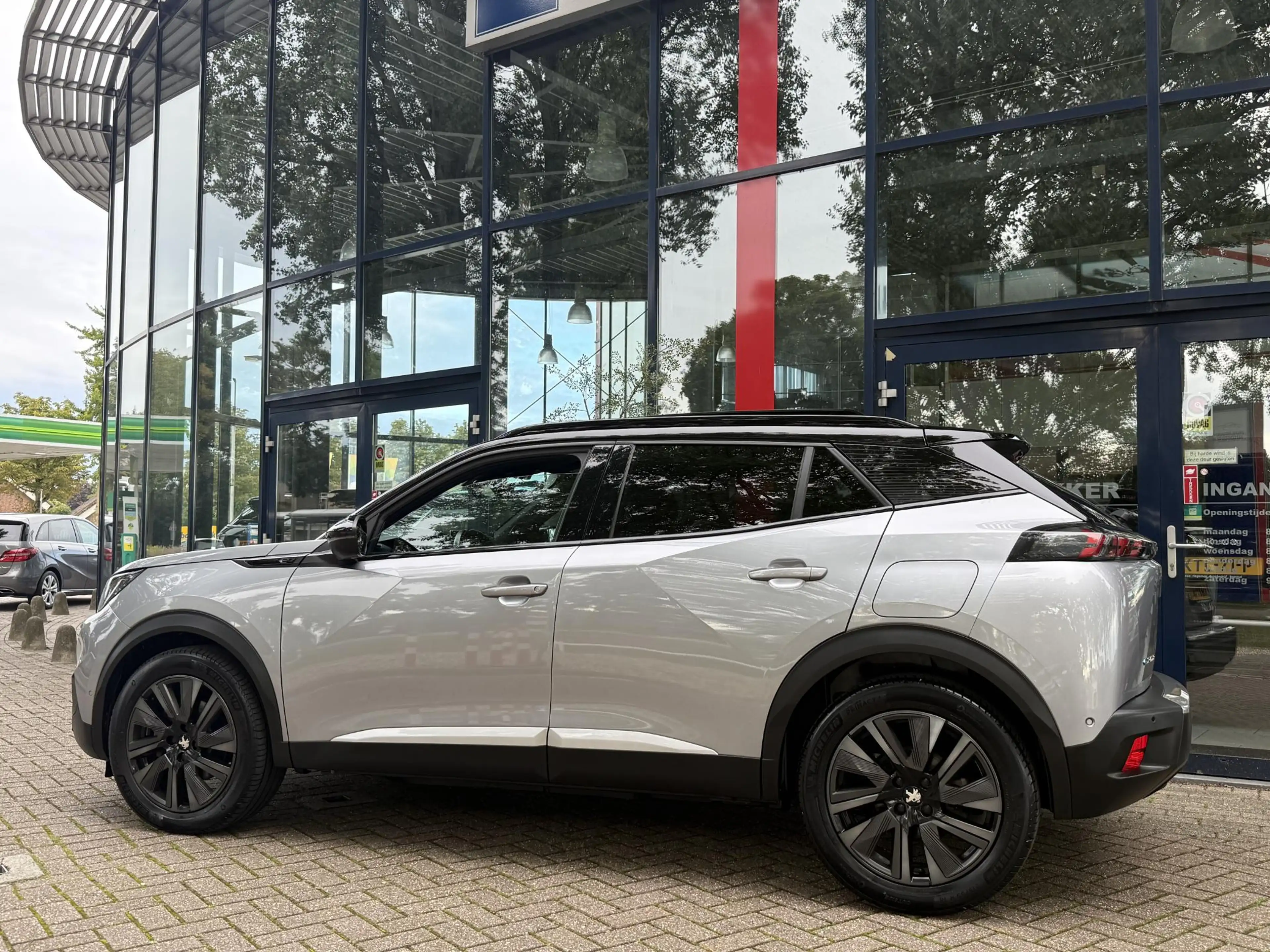 Peugeot e-2008 EV GT Pack 50 kWh | Panoramadak | Navigatie | ECC — photo 4