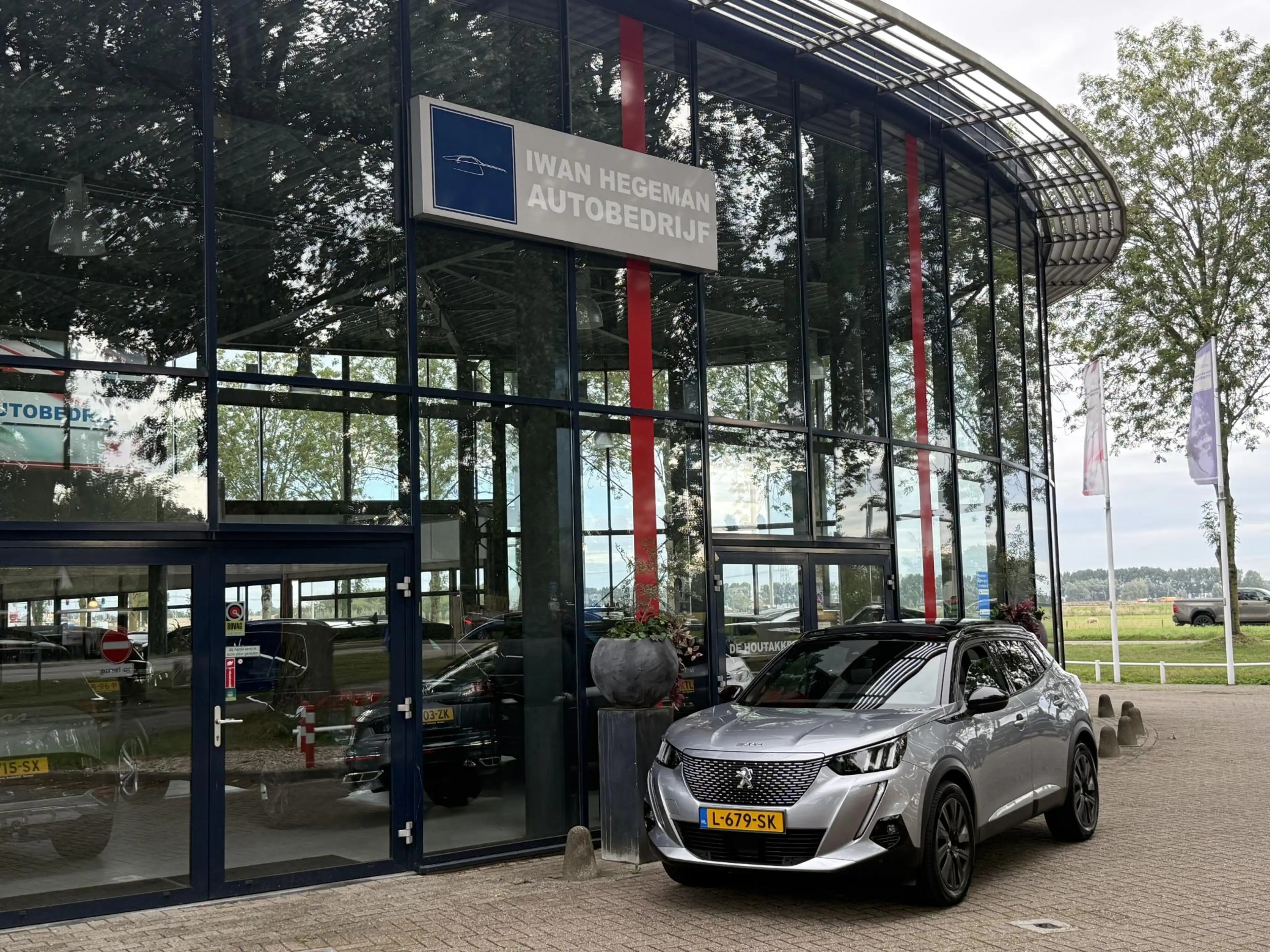 Peugeot e-2008 EV GT Pack 50 kWh | Panoramadak | Navigatie | ECC — photo 3