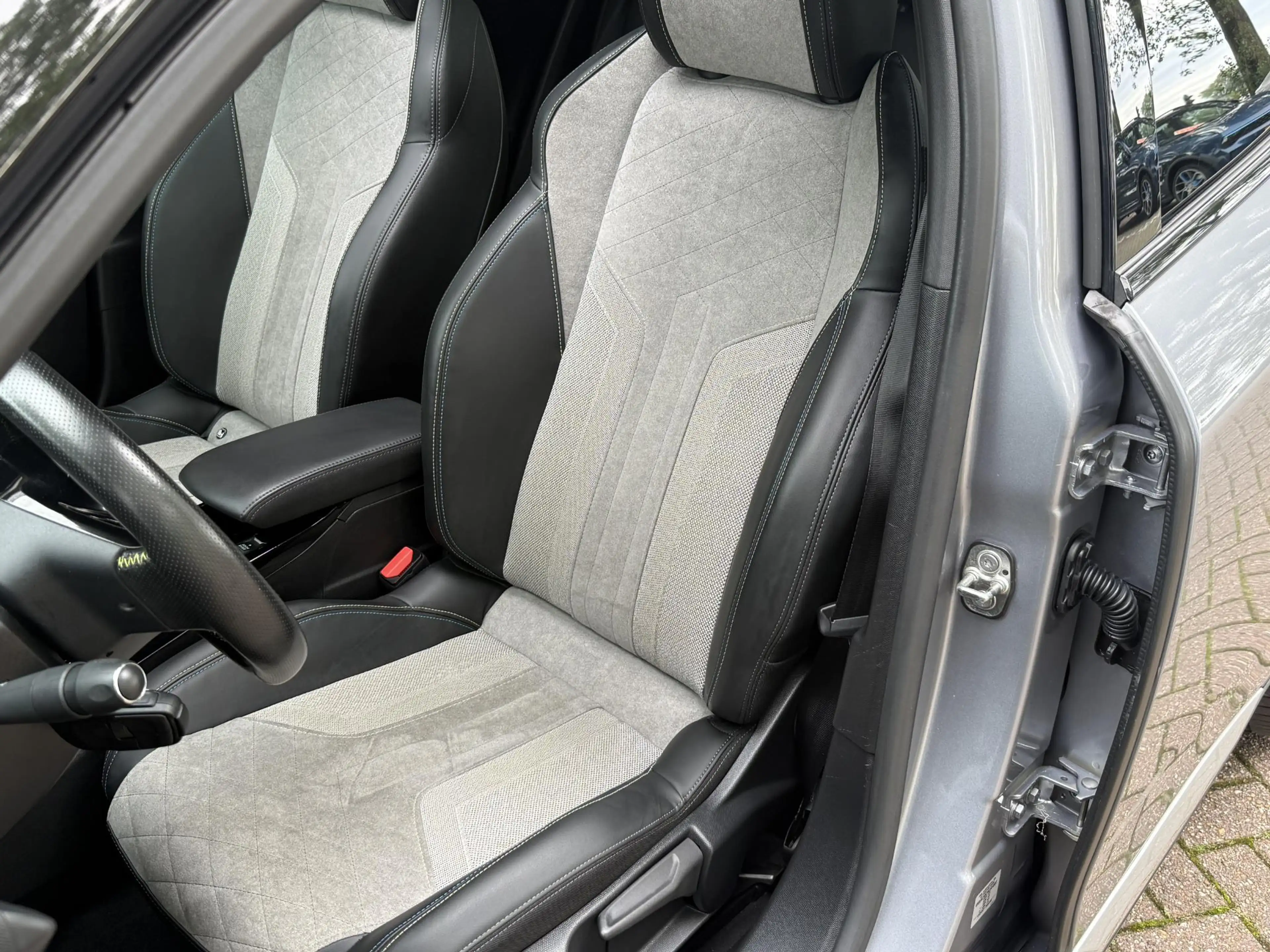 Peugeot e-2008 EV GT Pack 50 kWh | Panoramadak | Navigatie | ECC — photo 14