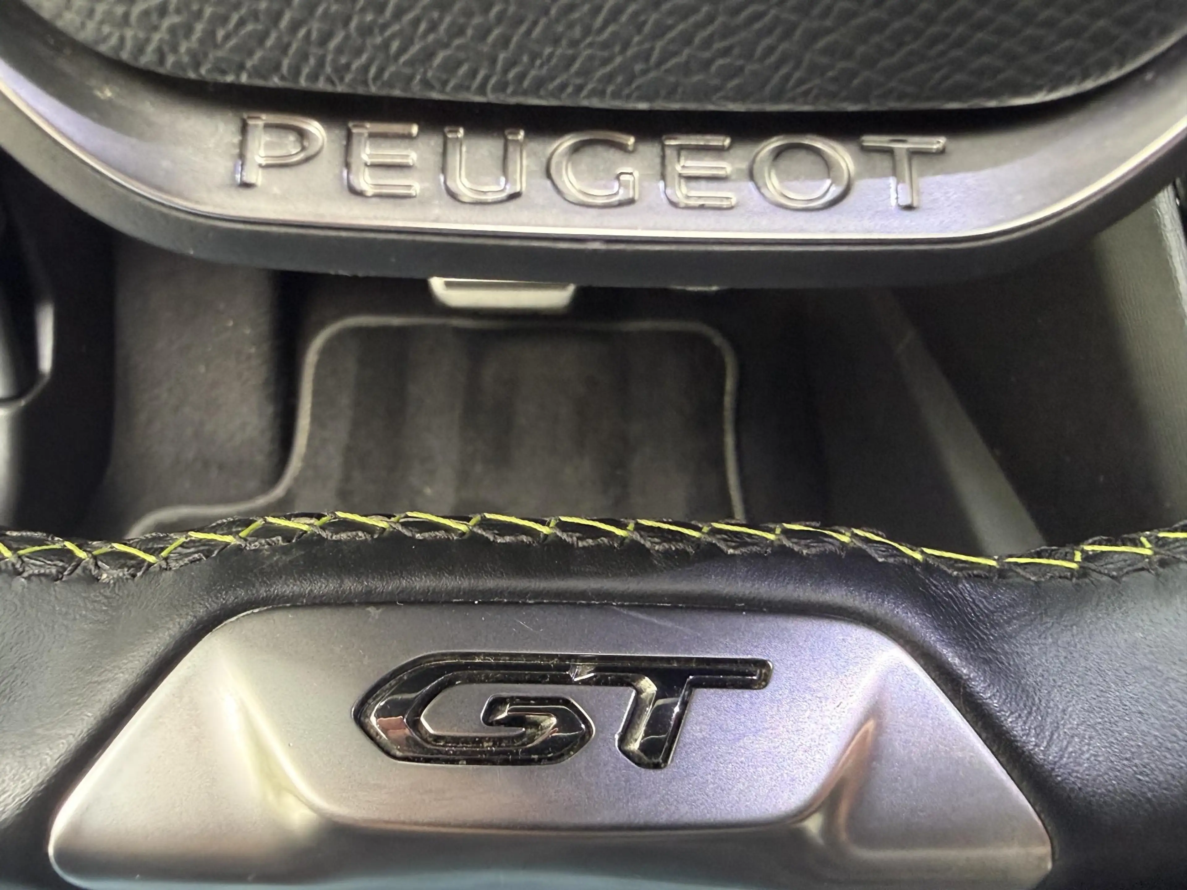 Peugeot e-2008 EV GT Pack 50 kWh | Panoramadak | Navigatie | ECC — photo 20