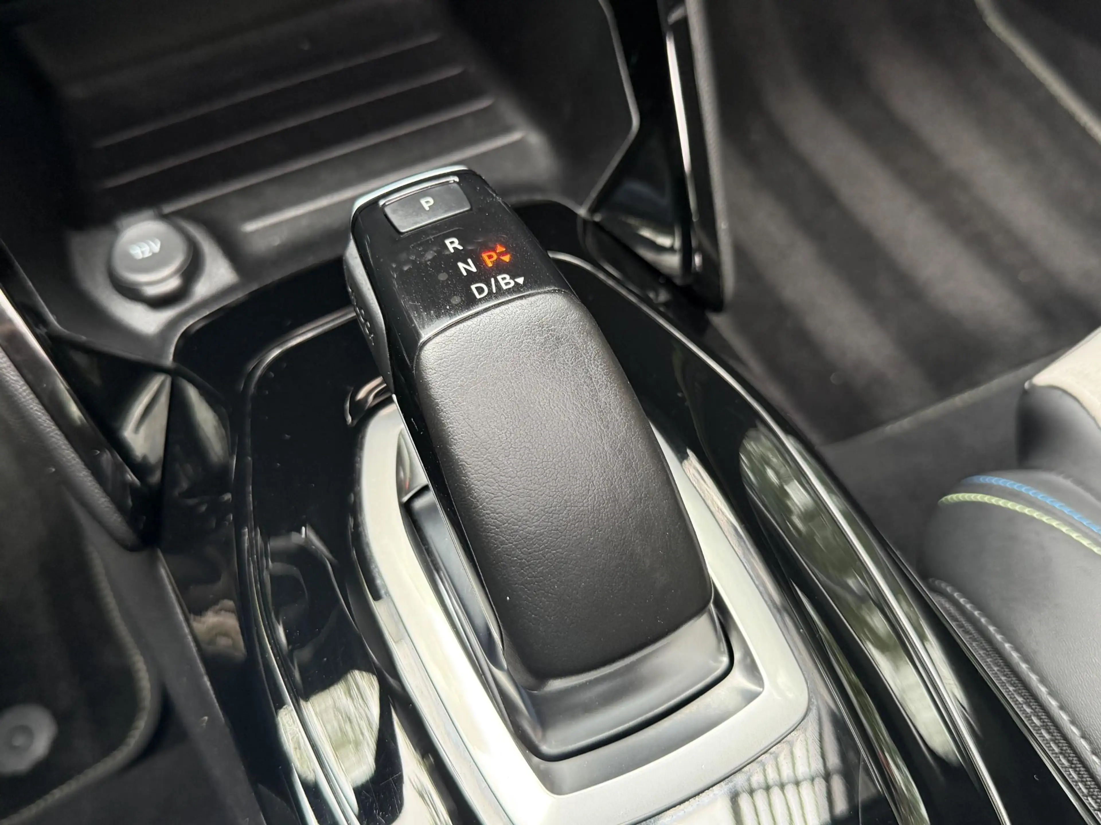Peugeot e-2008 EV GT Pack 50 kWh | Panoramadak | Navigatie | ECC — photo 26