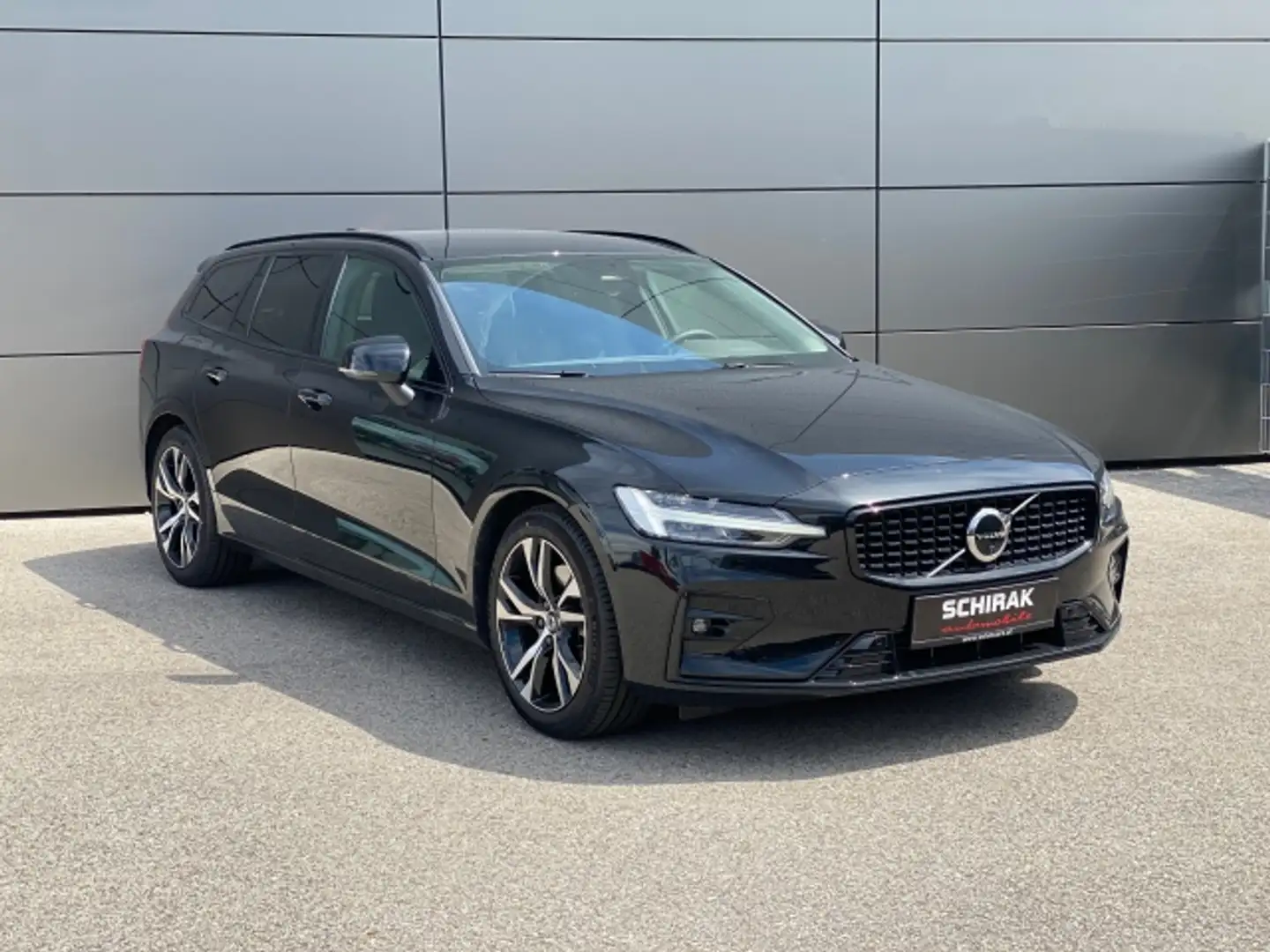 Volvo V60 T6 PHEV AWD Plus Dark Aut. Schwarz - 1
