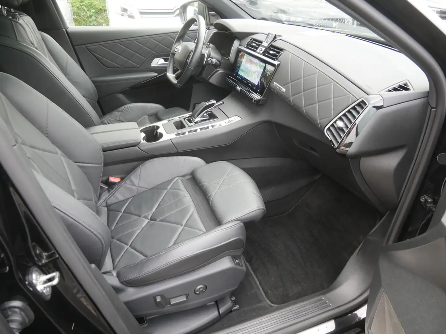 DS Automobiles DS 7 Crossback E-Tense Grand Chic 4x4 PANO Schwarz - 2