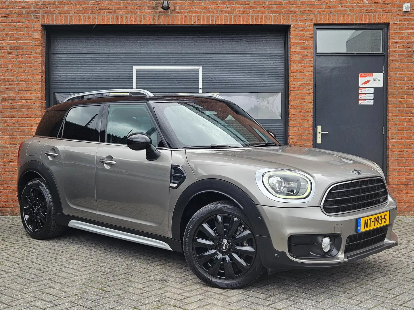 MINI Cooper Countryman Mini 1.5 JCW-pakket Navi Led Trekhaak 18" Šedá - 1