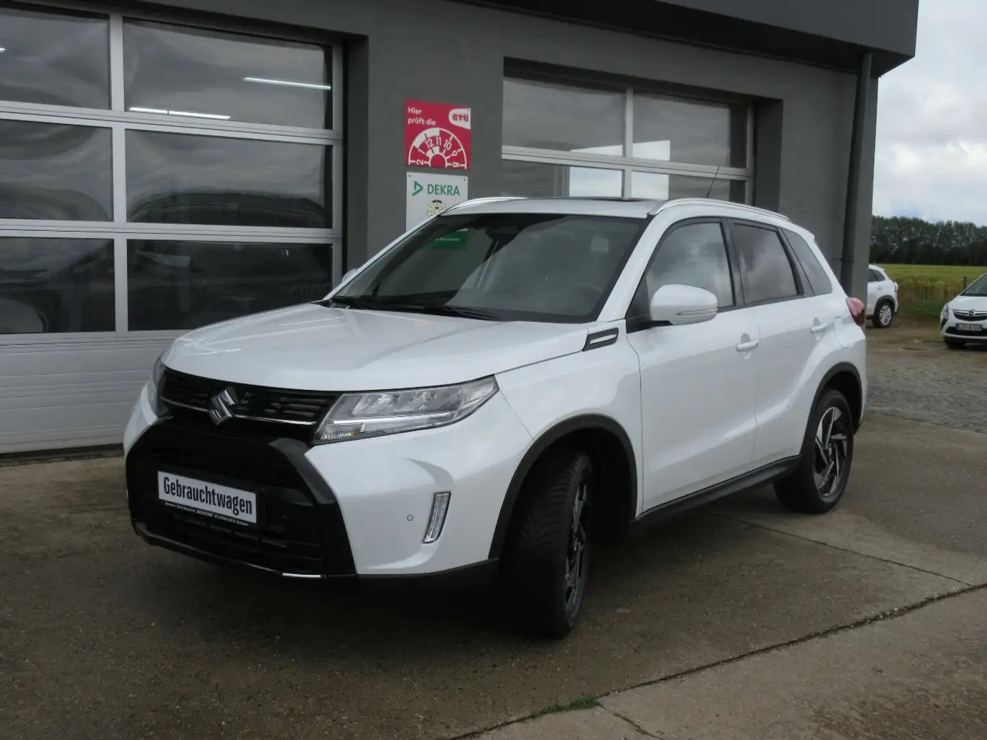 Suzuki Vitara 1.4 Comfort+ 4x2 AZV Allwetterräder Blanco - 1